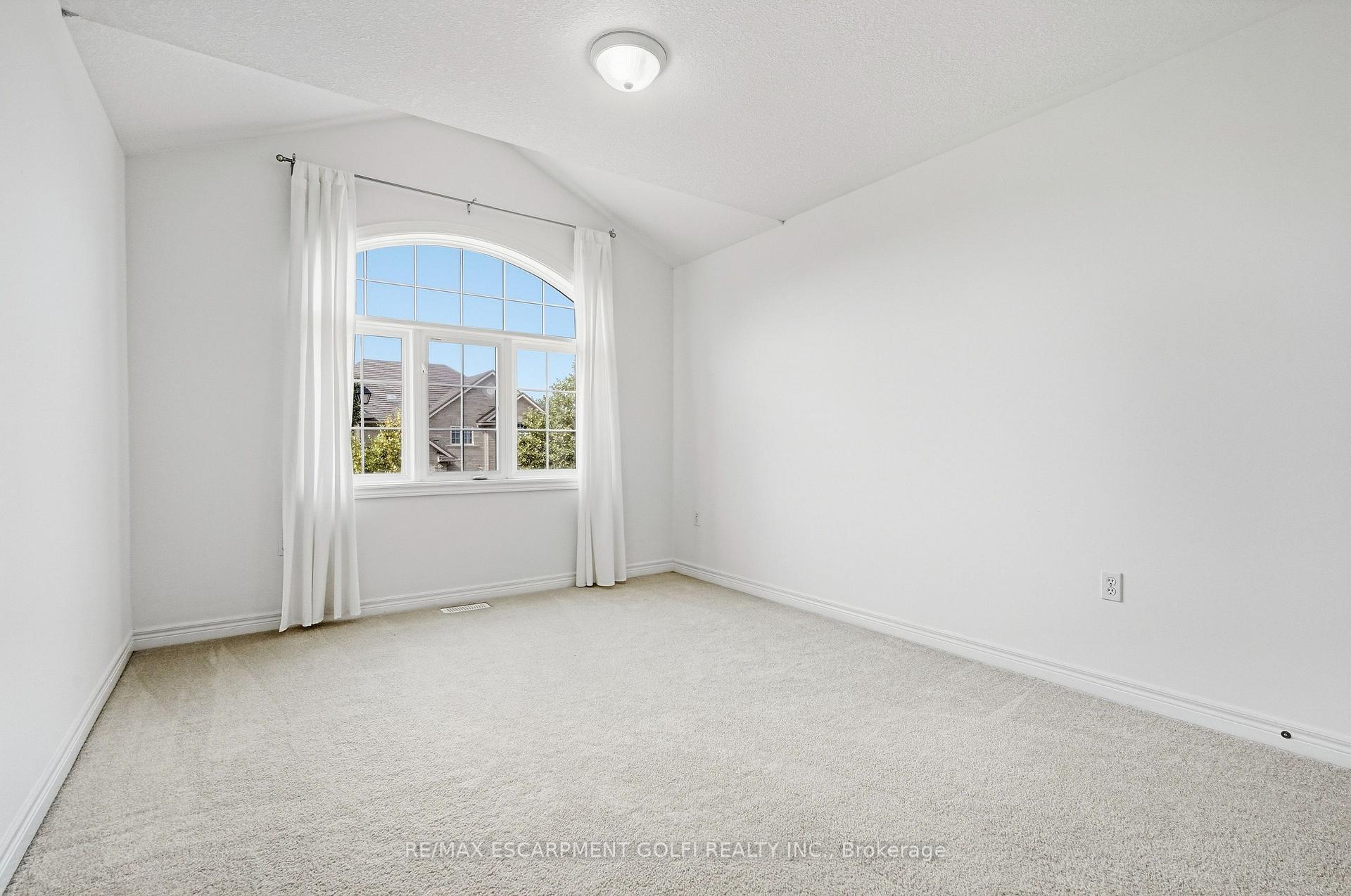 Photo 20 of 115 Bocelli Crescent, Hamilton, Stoney Creek — HOMEH