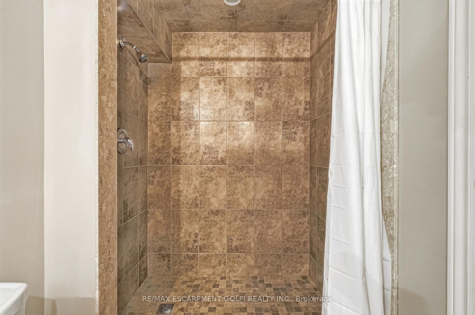 Photo 23 of 115 Bocelli Crescent, Hamilton, Stoney Creek — HOMEH