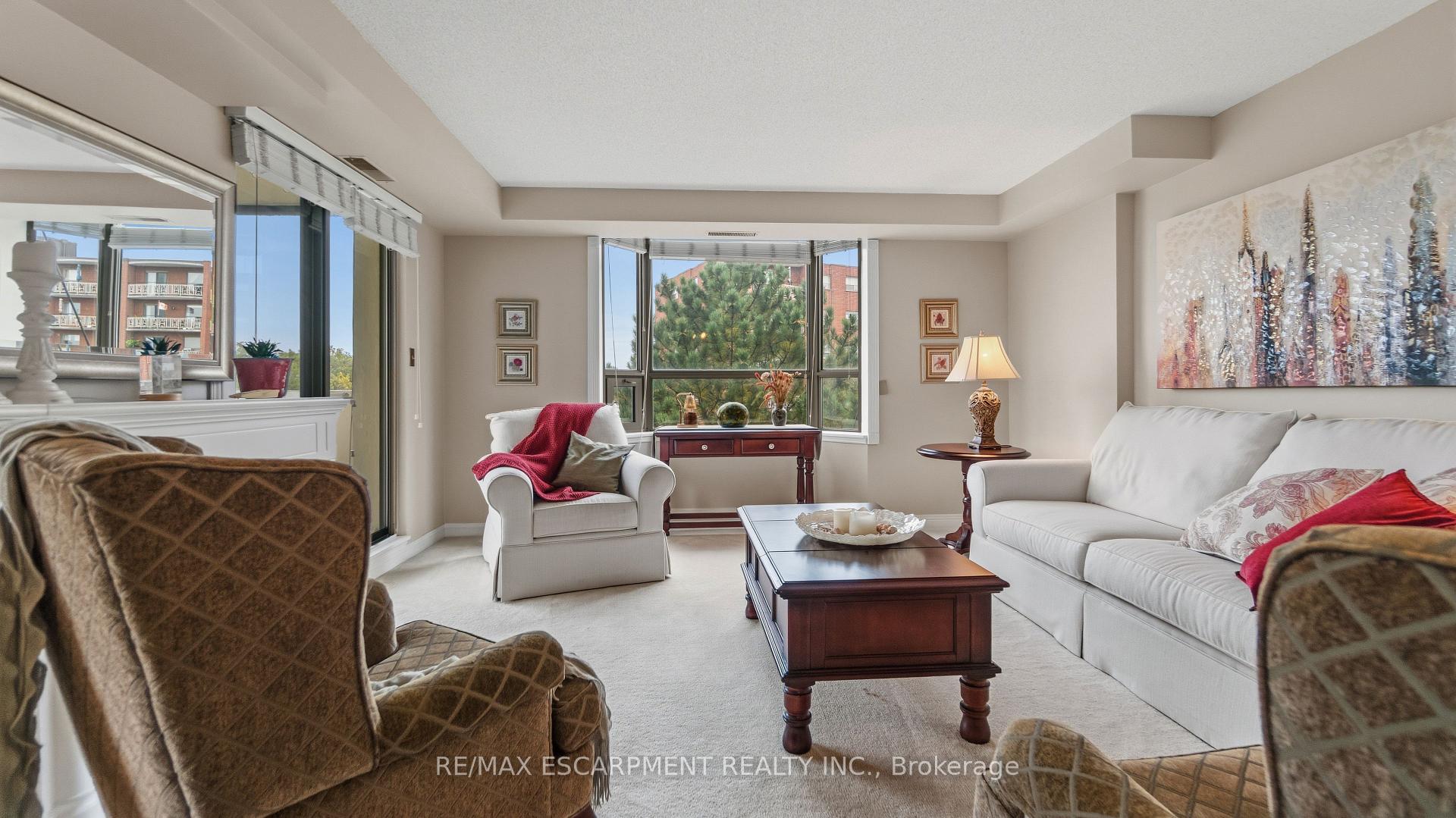 Photo 4 of Unit 510, 8 Village Green Boulevard, Hamilton, Stoney Creek — HOMEH