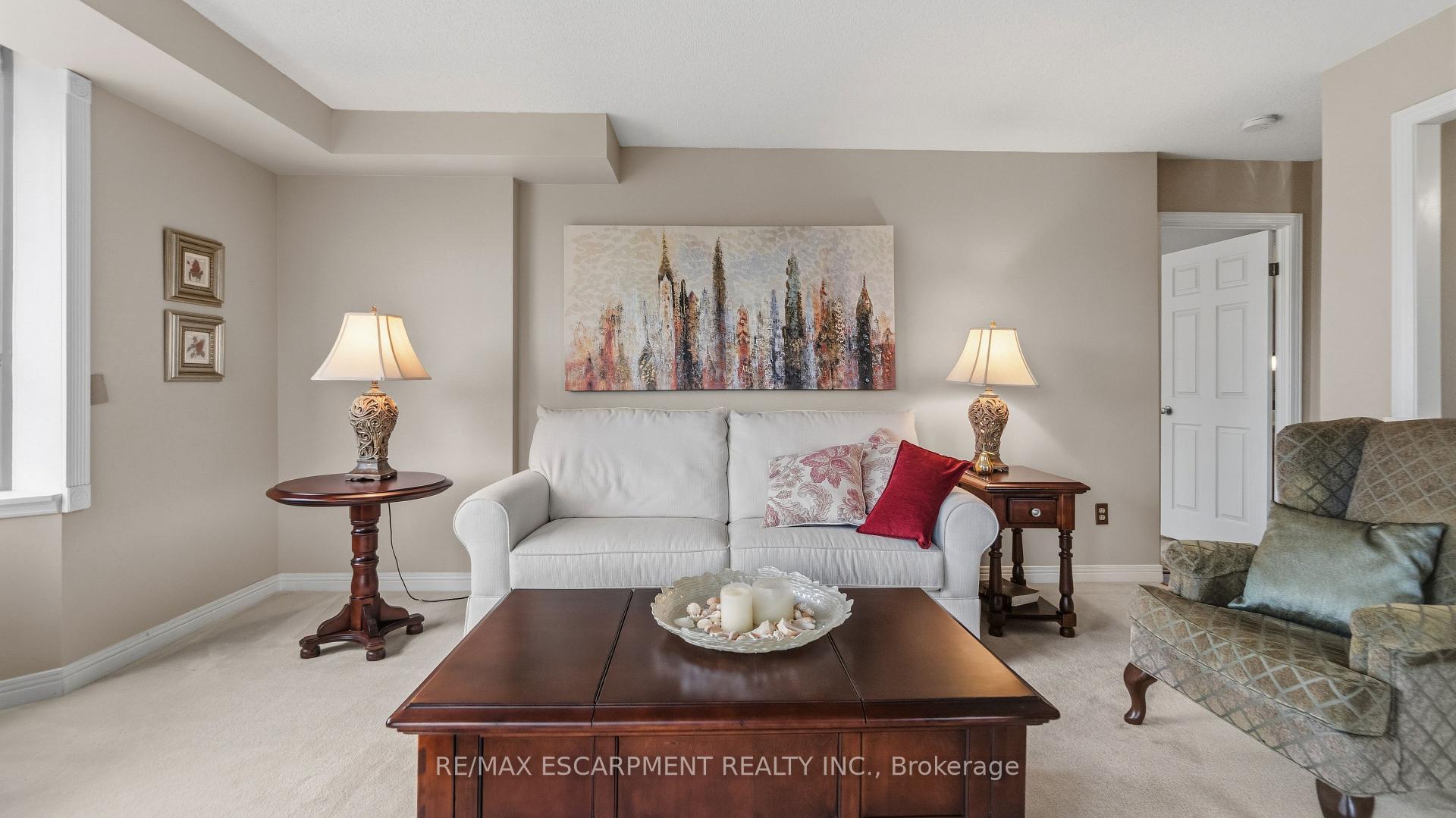 Photo 5 of Unit 510, 8 Village Green Boulevard, Hamilton, Stoney Creek — HOMEH