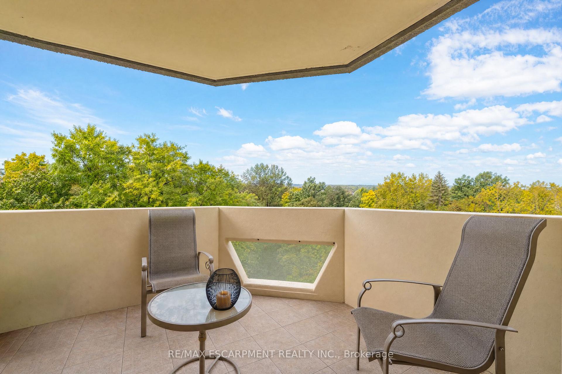 Photo 9 of Unit 510, 8 Village Green Boulevard, Hamilton, Stoney Creek — HOMEH
