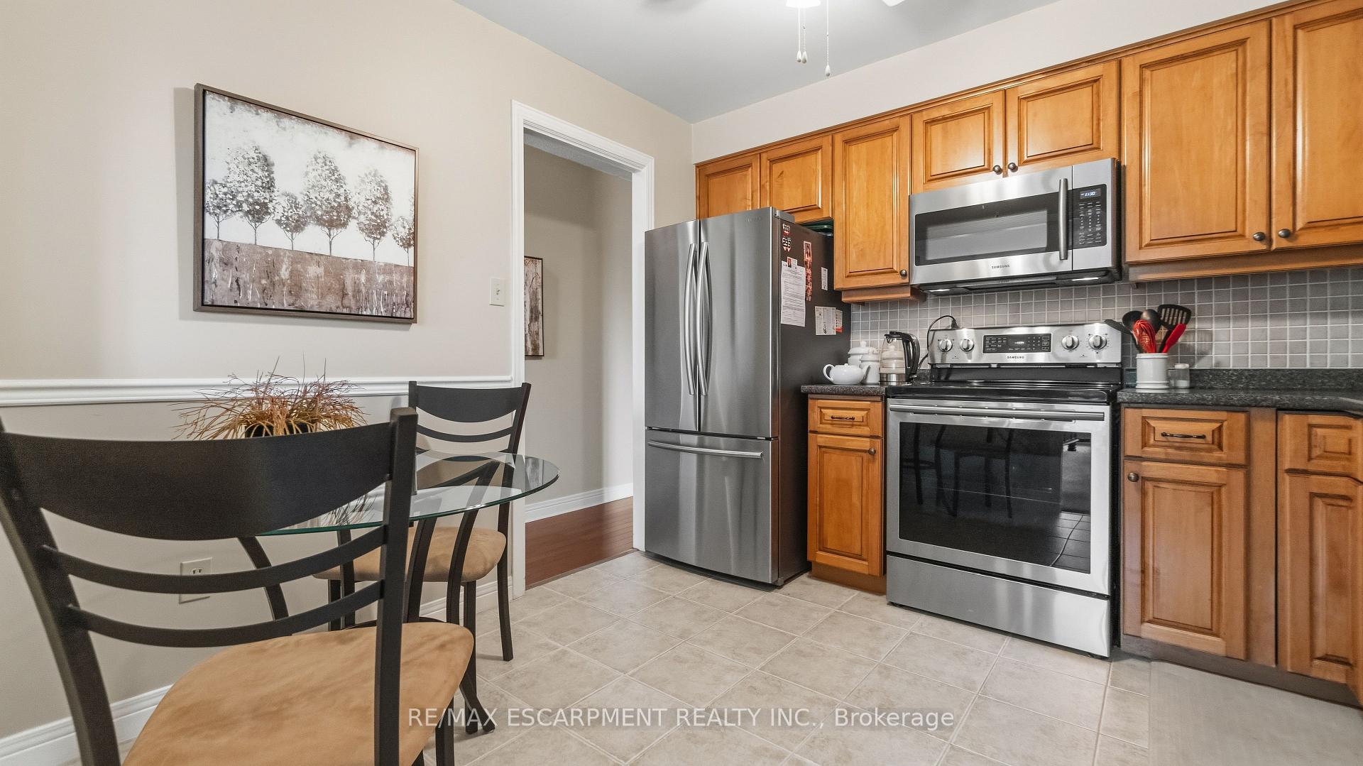 Photo 10 of Unit 510, 8 Village Green Boulevard, Hamilton, Stoney Creek — HOMEH