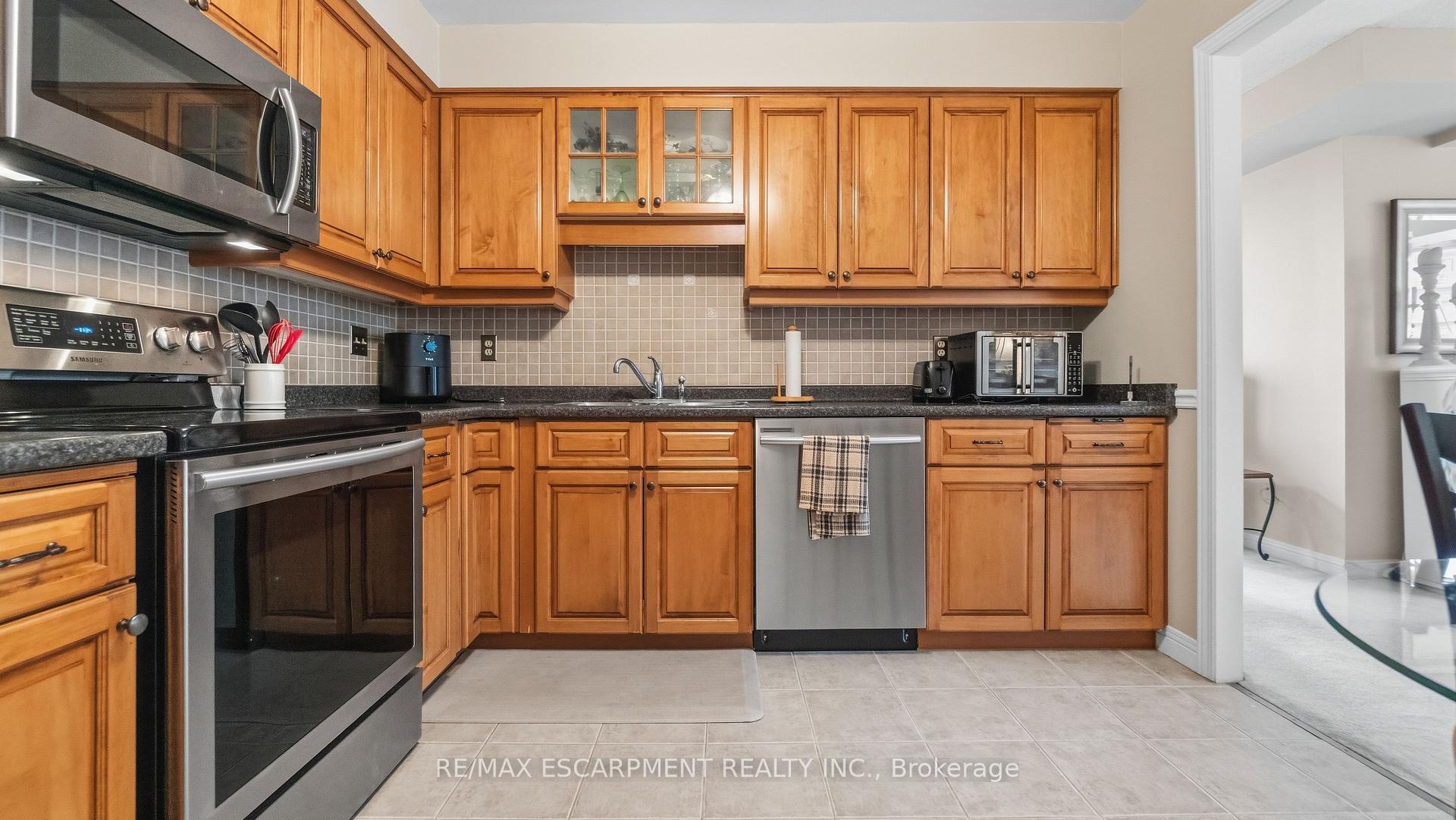Photo 12 of Unit 510, 8 Village Green Boulevard, Hamilton, Stoney Creek — HOMEH