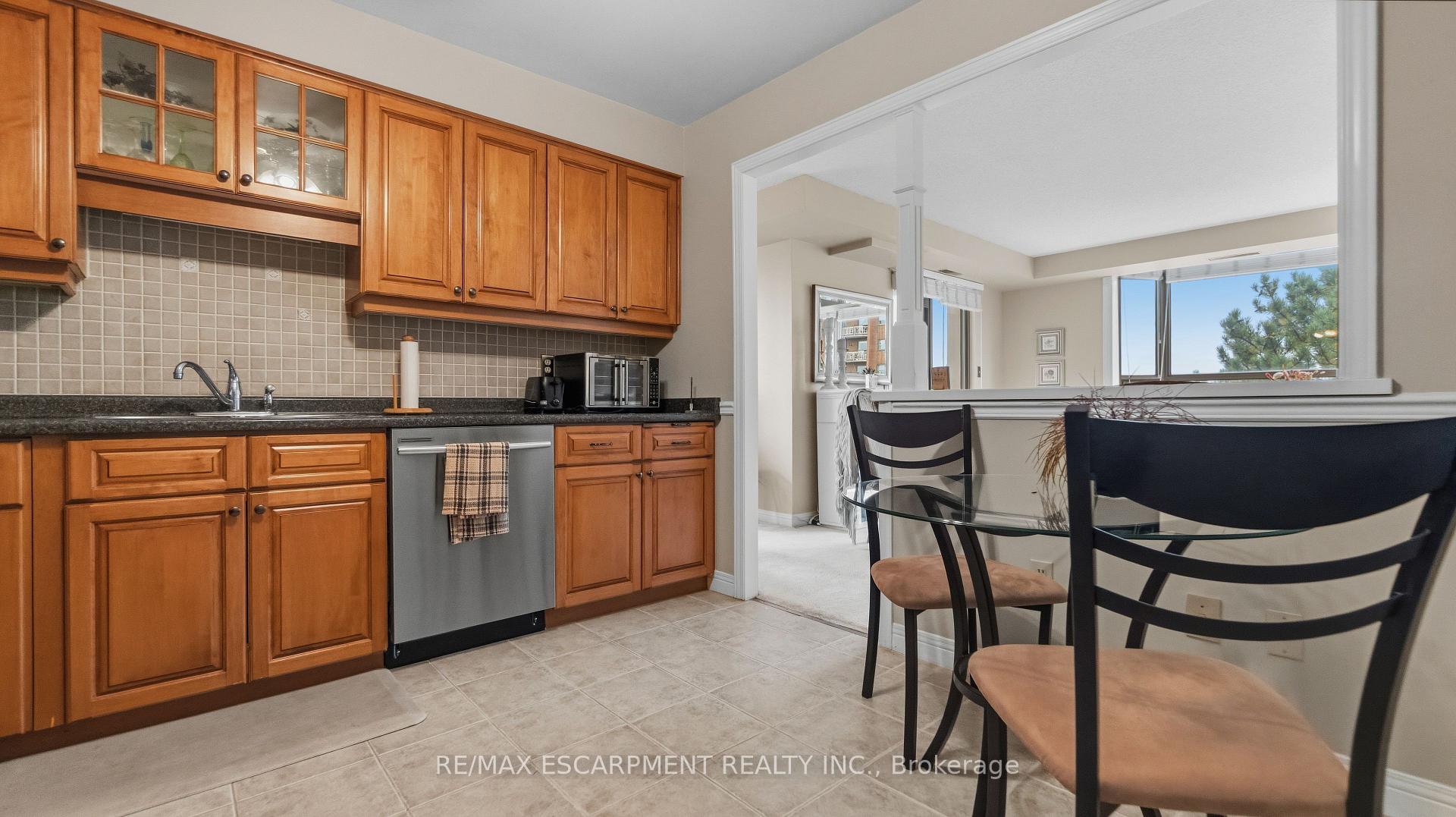 Photo 13 of Unit 510, 8 Village Green Boulevard, Hamilton, Stoney Creek — HOMEH