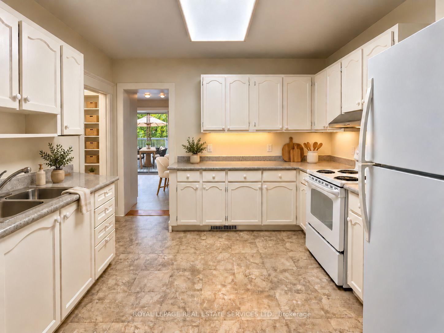 Photo 18 of Unit 2, 102 Westminster Avenue, Toronto, Roncesvalles — HOMEH