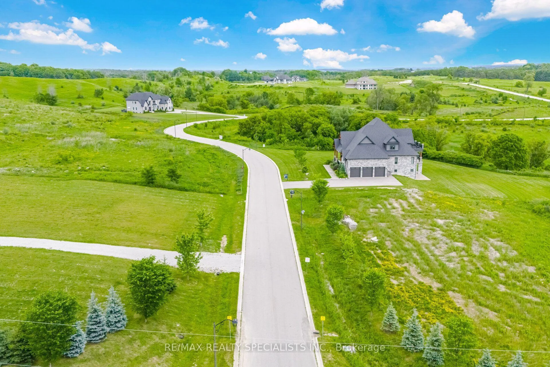 Photo 3 of 53 Amalfi Court, Caledon, Palgrave — HOMEH