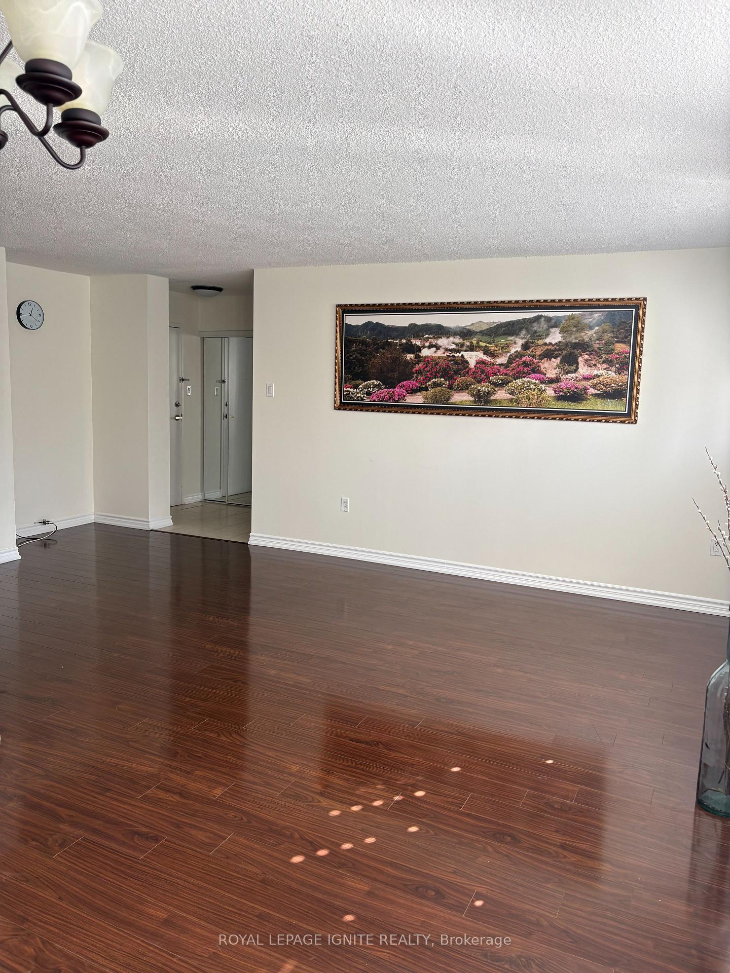 Photo 2 of Unit 1105, 3590 Kaneff Crescent, Mississauga, Mississauga Valleys — HOMEH