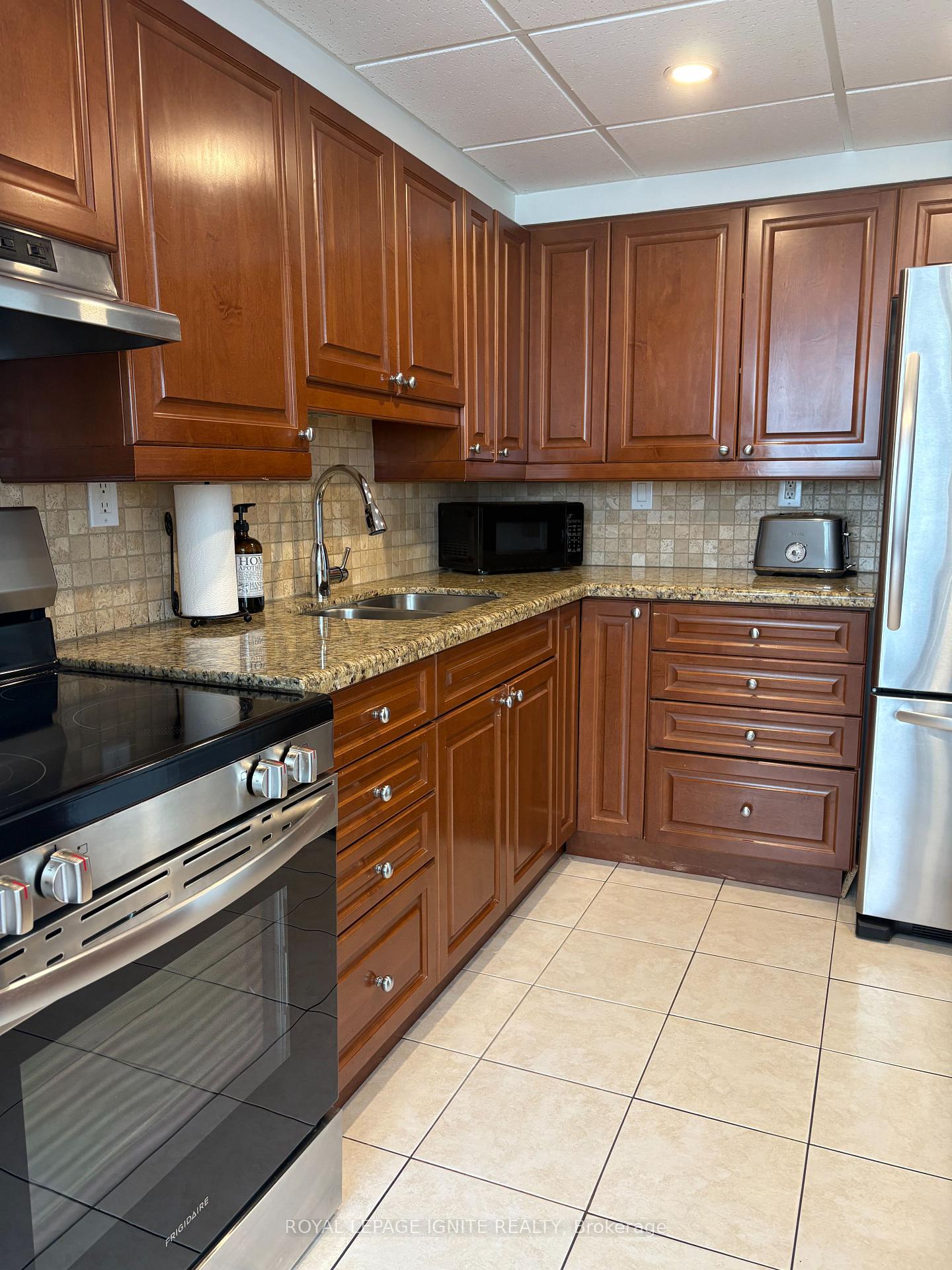 Photo 3 of Unit 1105, 3590 Kaneff Crescent, Mississauga, Mississauga Valleys — HOMEH
