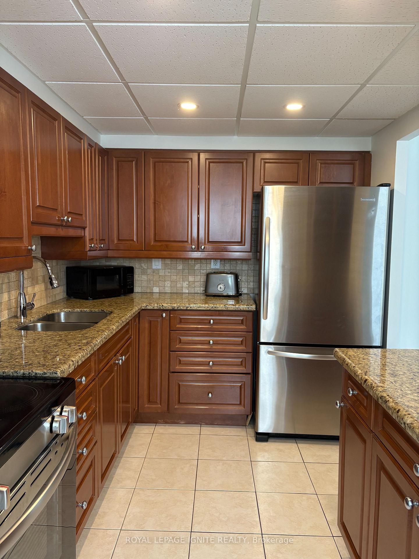 Photo 4 of Unit 1105, 3590 Kaneff Crescent, Mississauga, Mississauga Valleys — HOMEH