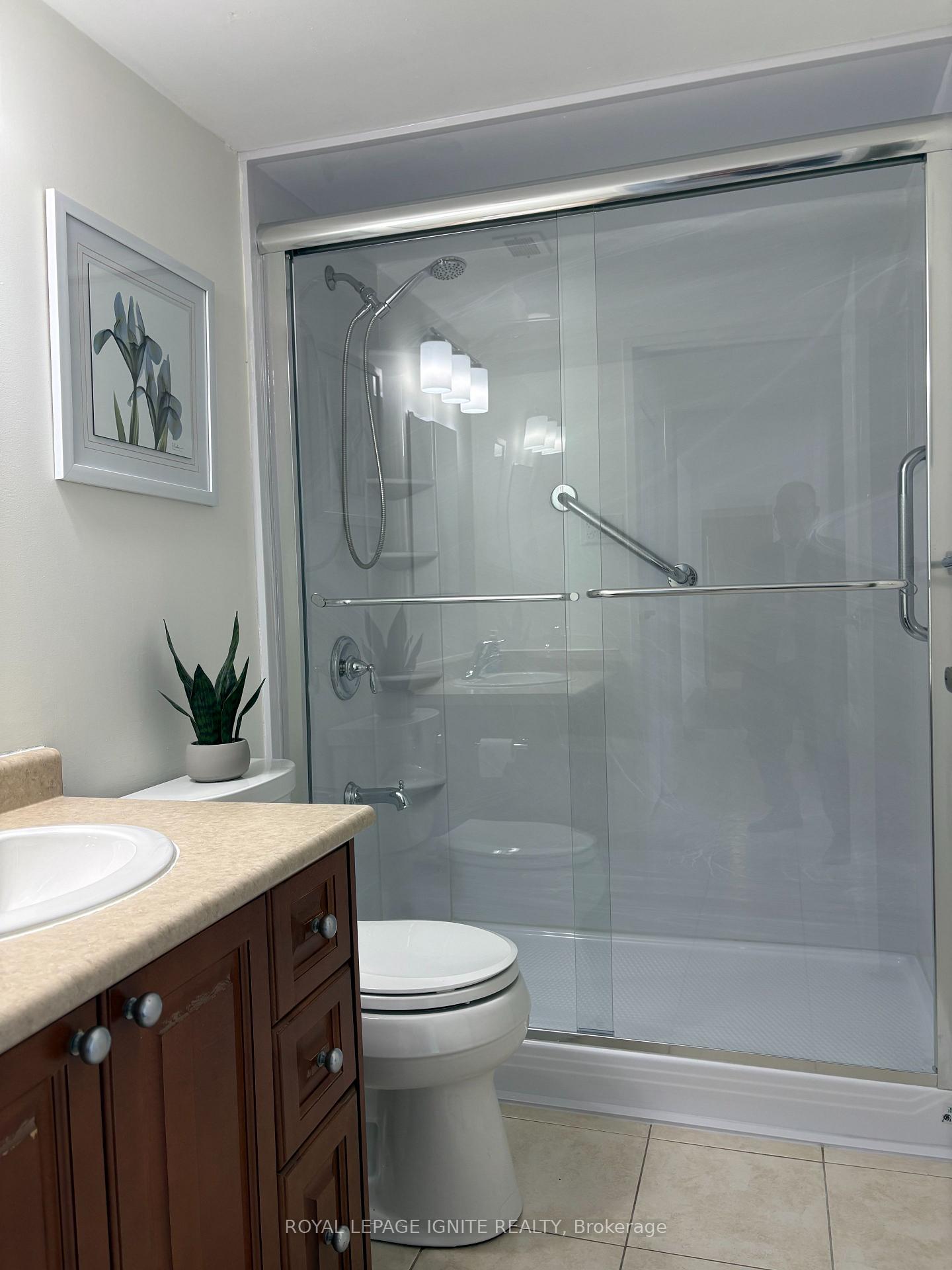 Photo 8 of Unit 1105, 3590 Kaneff Crescent, Mississauga, Mississauga Valleys — HOMEH