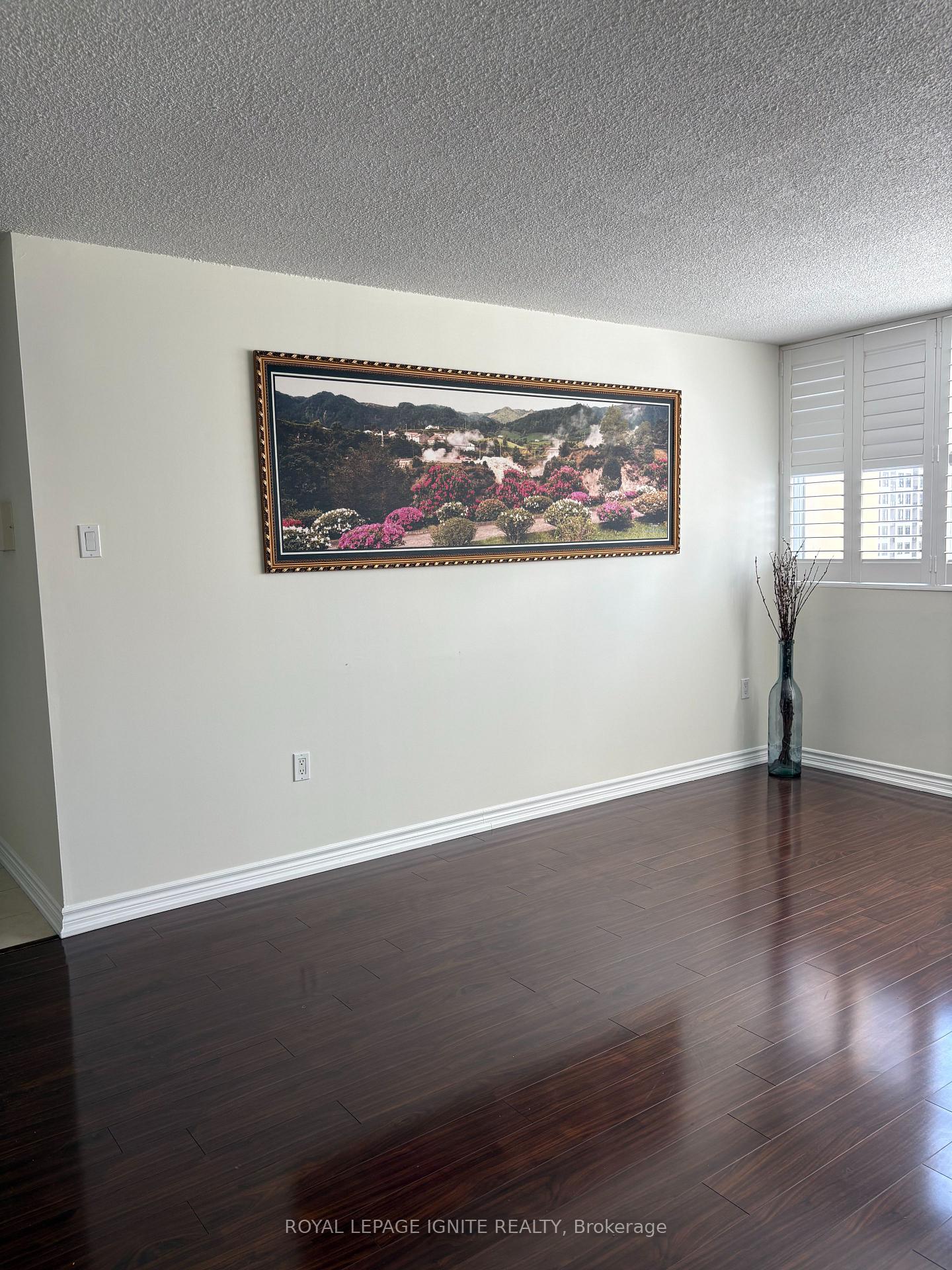 Photo 11 of Unit 1105, 3590 Kaneff Crescent, Mississauga, Mississauga Valleys — HOMEH