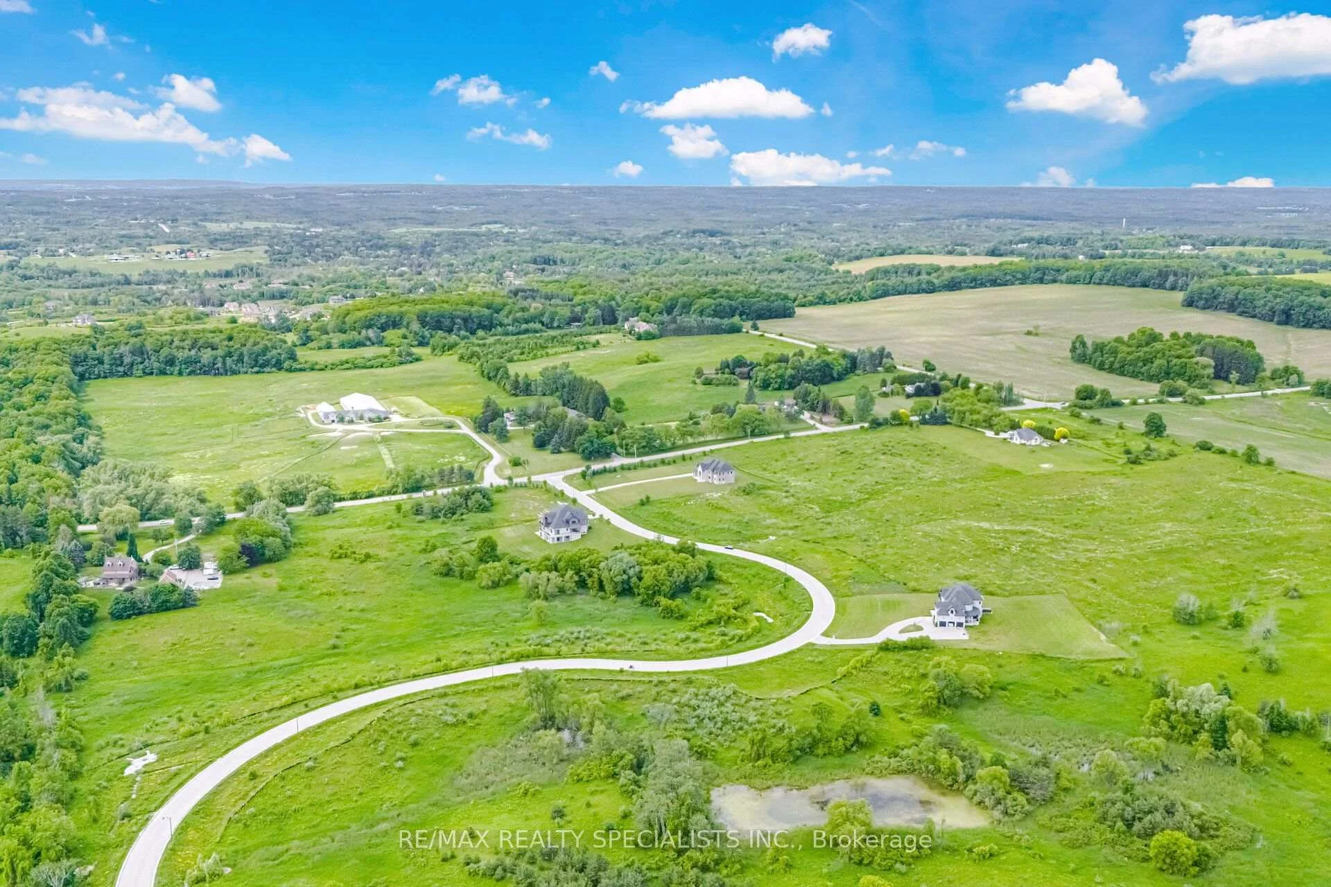 Photo 6 of 12 Ferrara Drive, Caledon, Palgrave — HOMEH