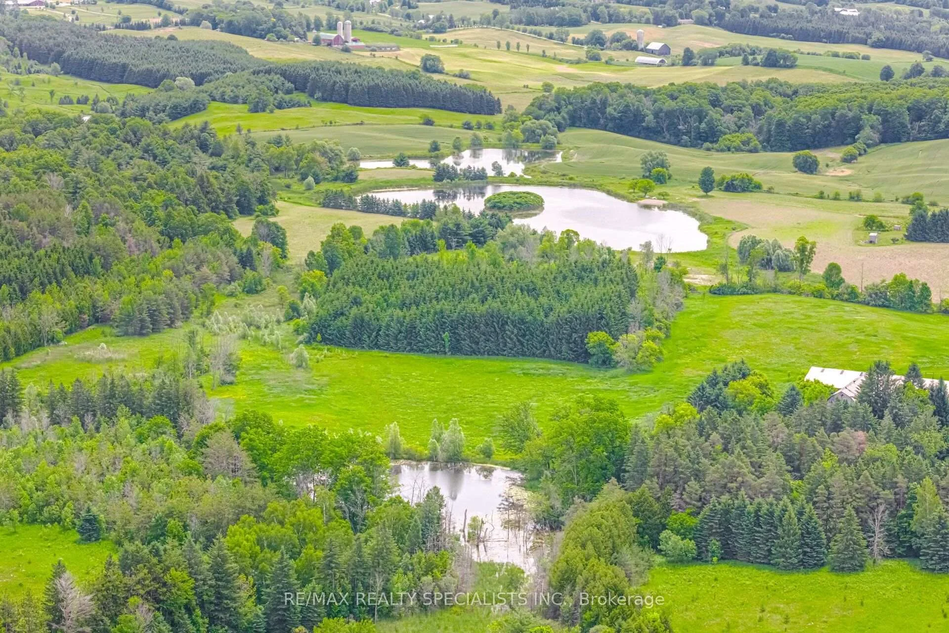 Photo 8 of 12 Ferrara Drive, Caledon, Palgrave — HOMEH