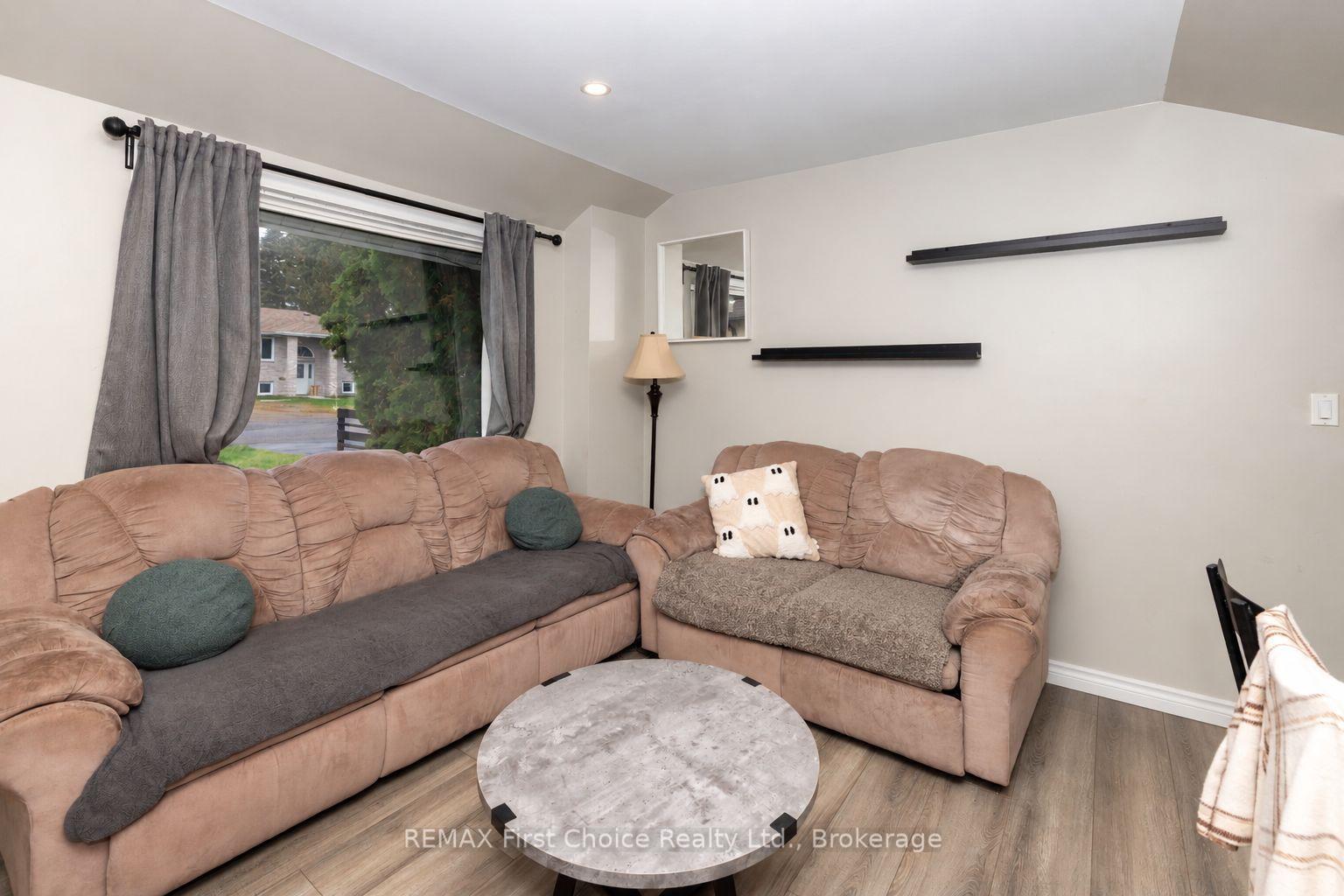 Photo 5 of 84 Penfold Street, Thunder Bay, Shuniah — HOMEH