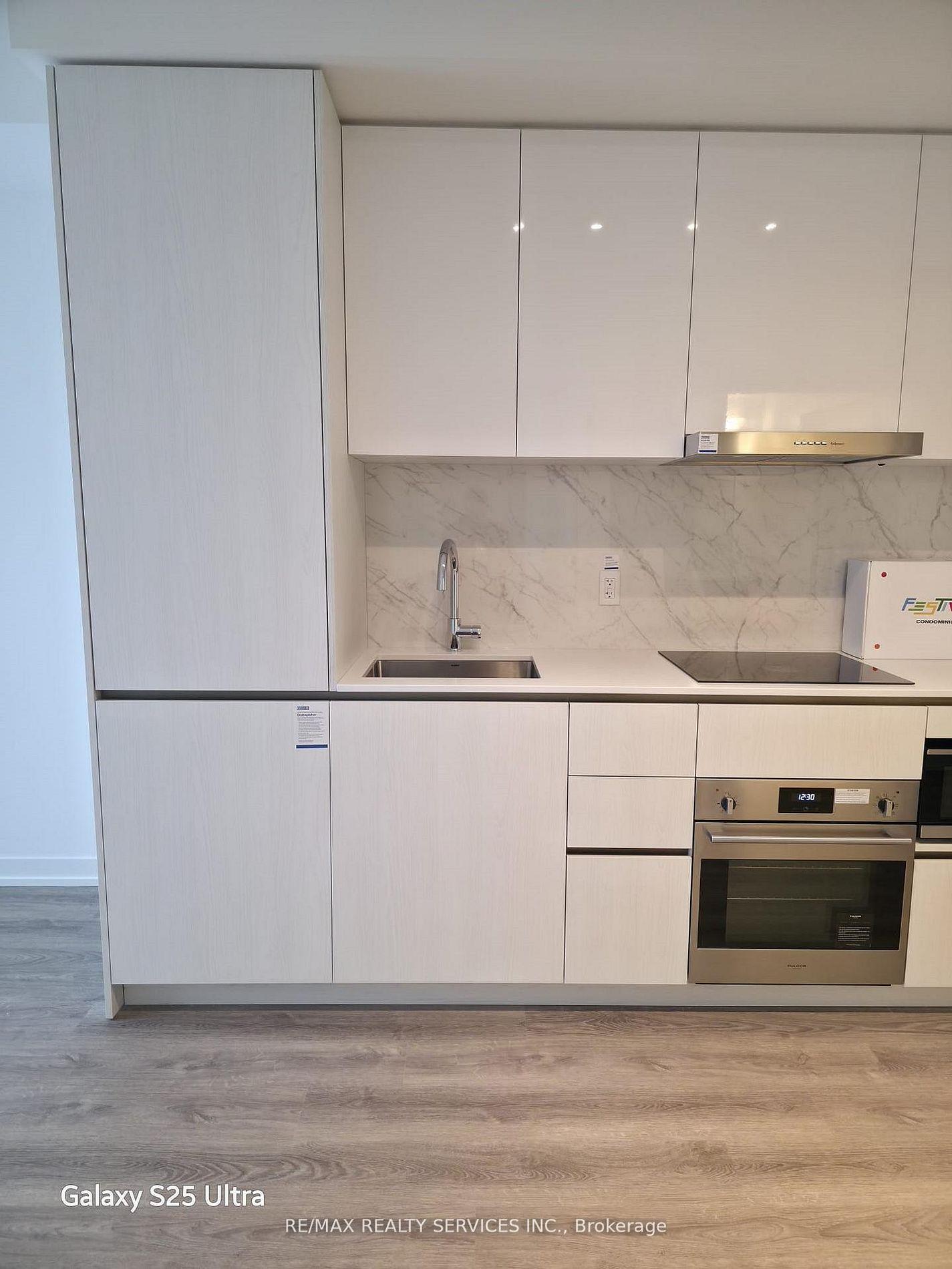 Photo 6 of Unit 1708, 8 Interchange Way, Vaughan, Vaughan Corporate Centre — HOMEH
