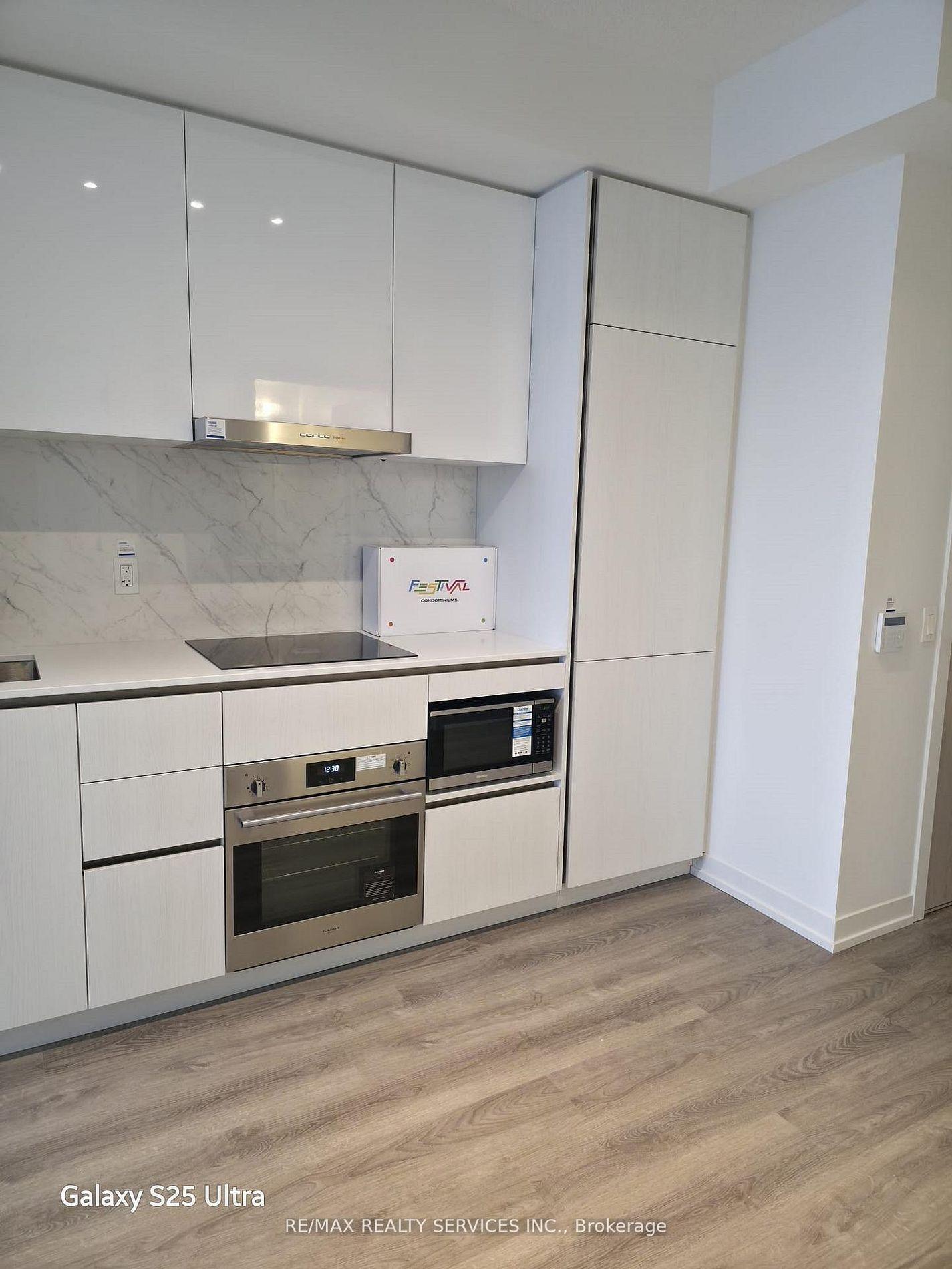 Photo 7 of Unit 1708, 8 Interchange Way, Vaughan, Vaughan Corporate Centre — HOMEH