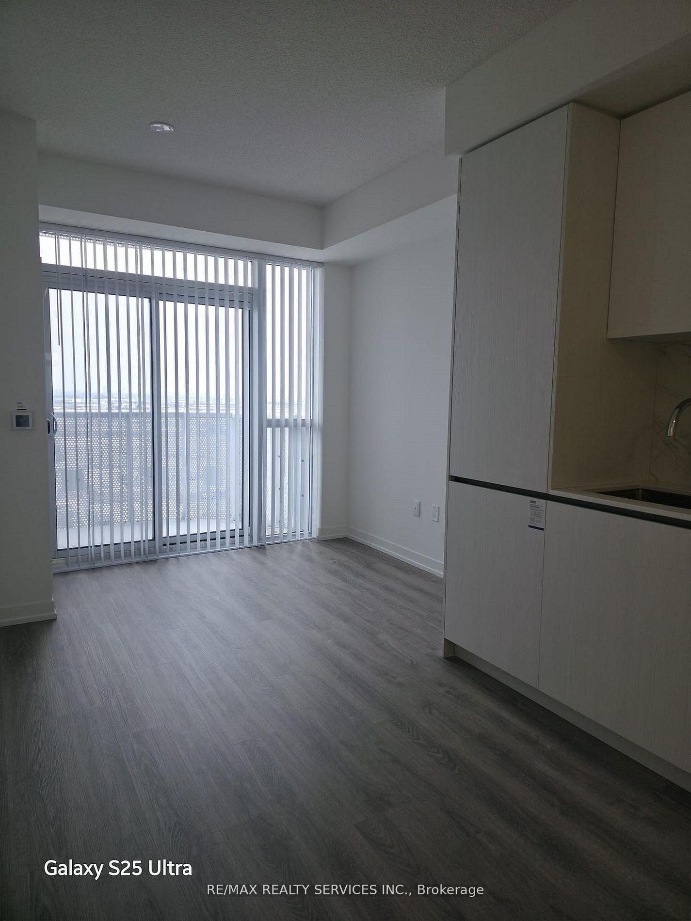 Photo 8 of Unit 1708, 8 Interchange Way, Vaughan, Vaughan Corporate Centre — HOMEH