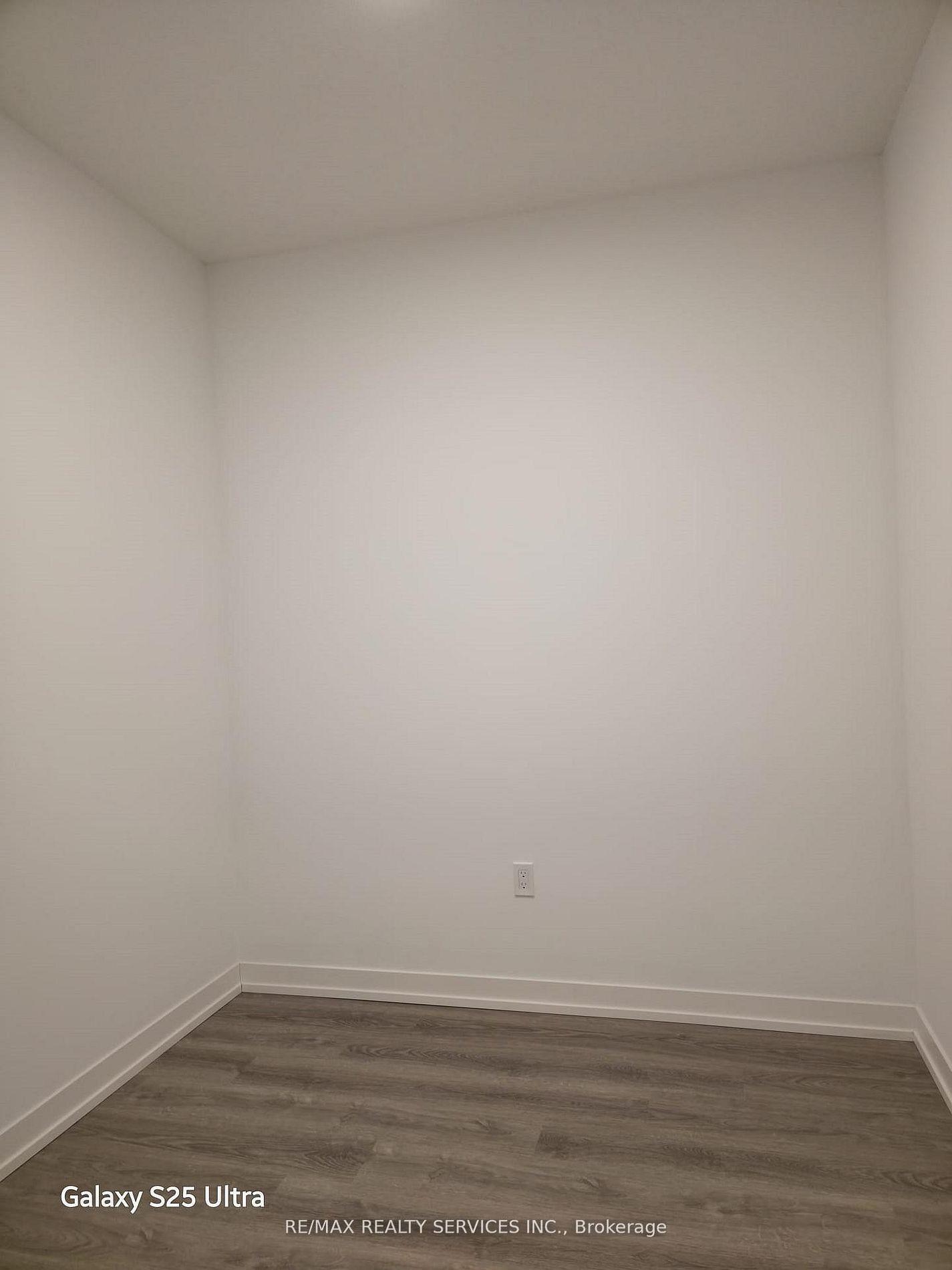 Photo 12 of Unit 1708, 8 Interchange Way, Vaughan, Vaughan Corporate Centre — HOMEH