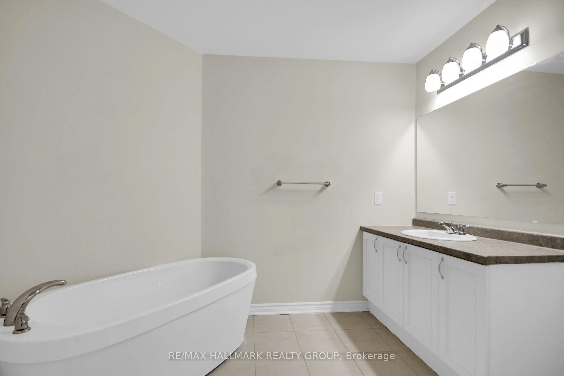 Photo 31 of 207 Willow Aster Circle, Ottawa, Avalon West — HOMEH