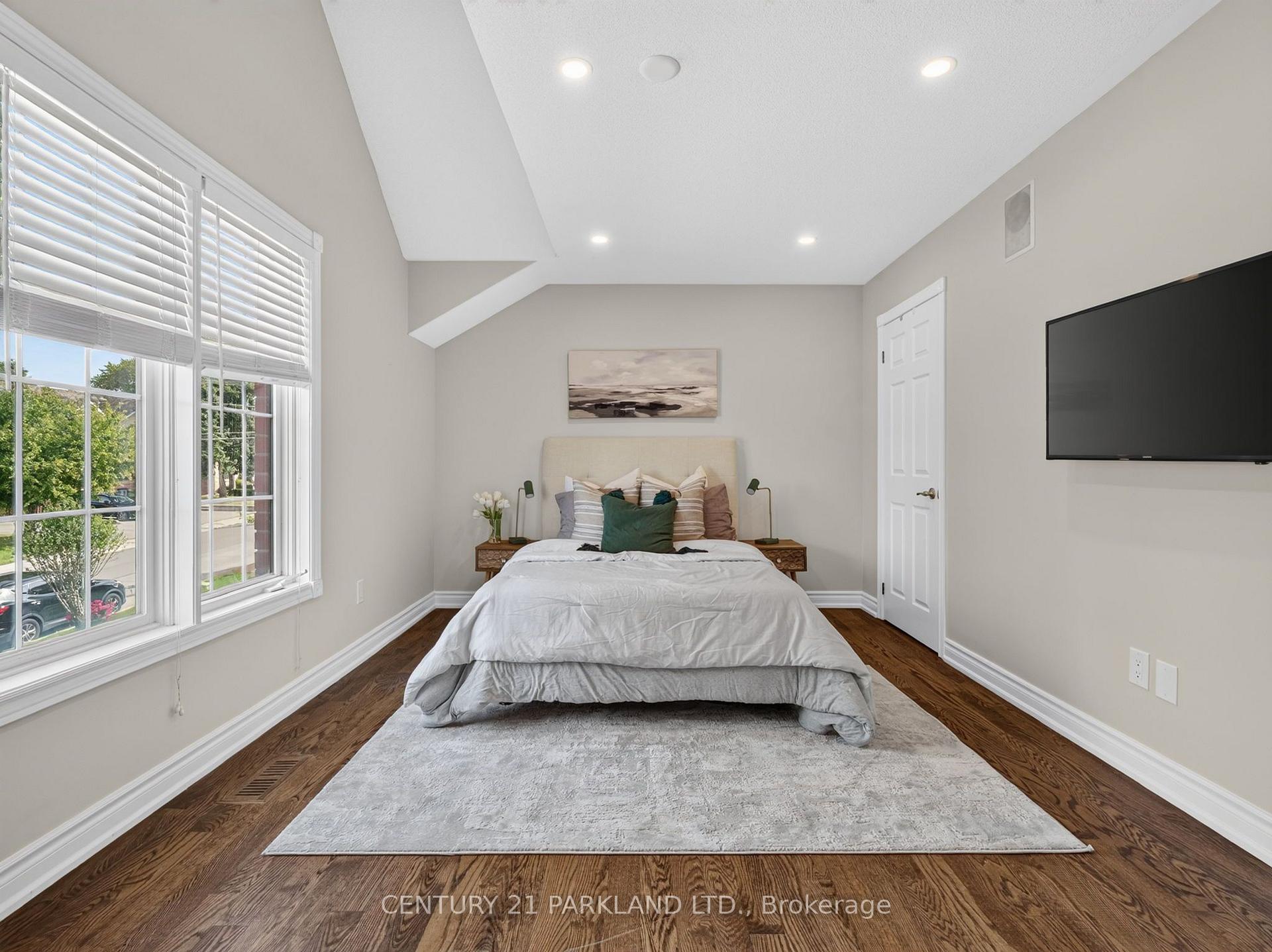 Photo 18 of 228 Rosemount Avenue, North York, Weston — HOMEH