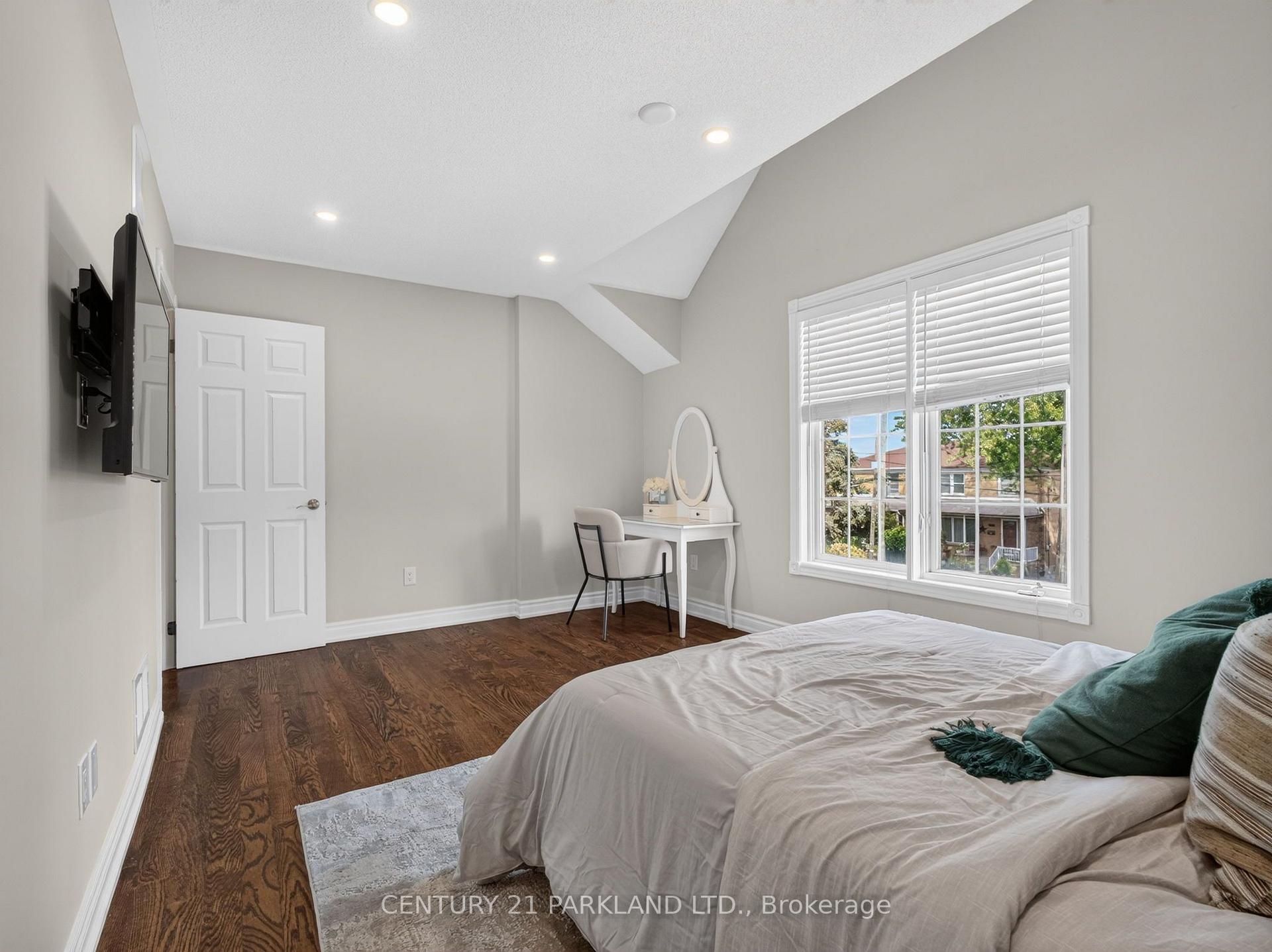 Photo 19 of 228 Rosemount Avenue, North York, Weston — HOMEH