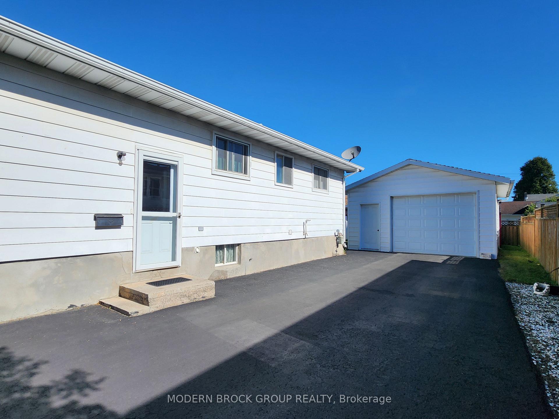 Photo 4 of 944 Mackenzie Road, Prescott, Prescott — HOMEH