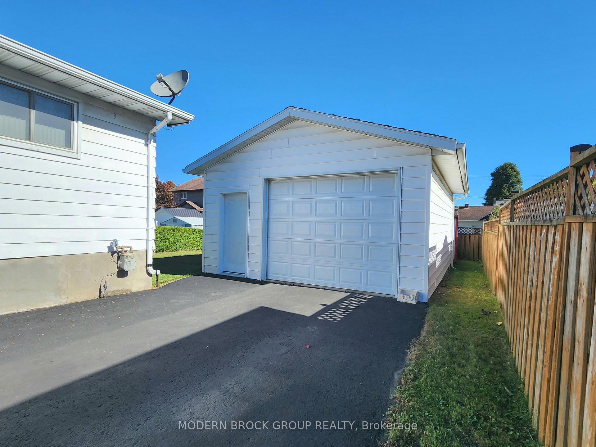 Photo 40 of 944 Mackenzie Road, Prescott, Prescott — HOMEH