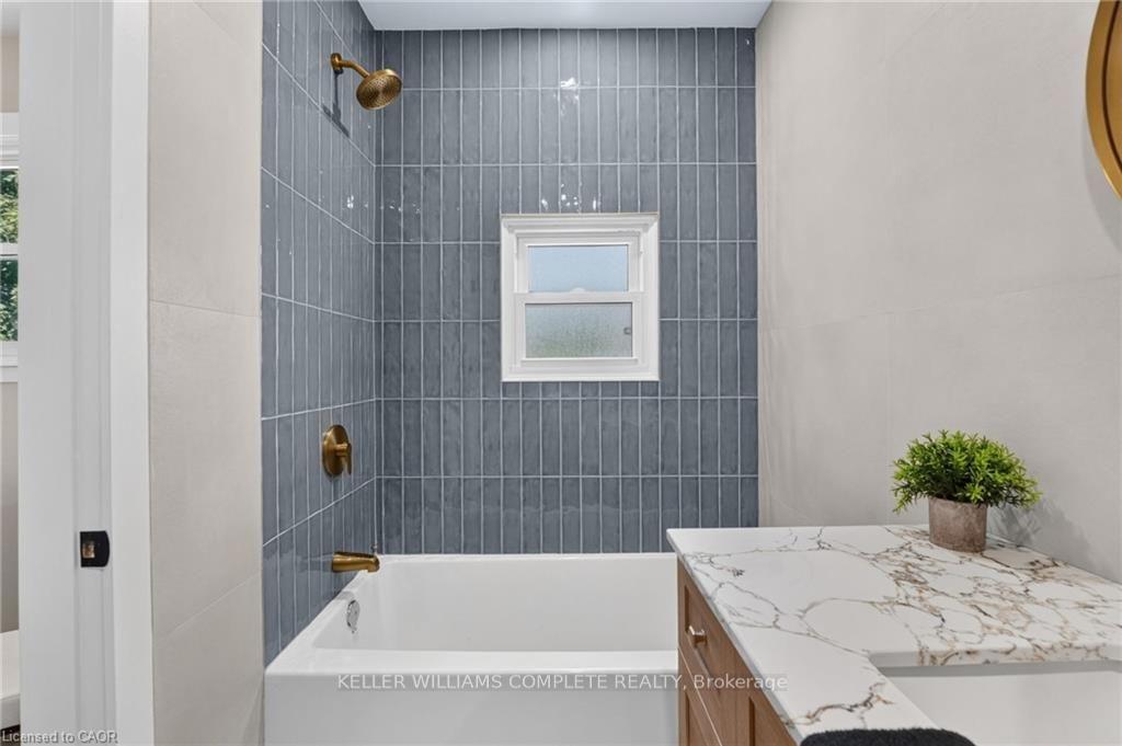 Photo 17 of 43 Brucedale Avenue E, Hamilton, Centremount — HOMEH