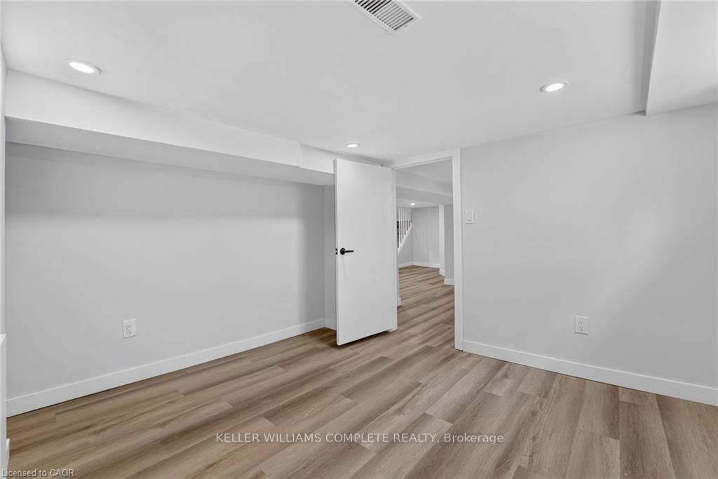 Photo 27 of 43 Brucedale Avenue E, Hamilton, Centremount — HOMEH