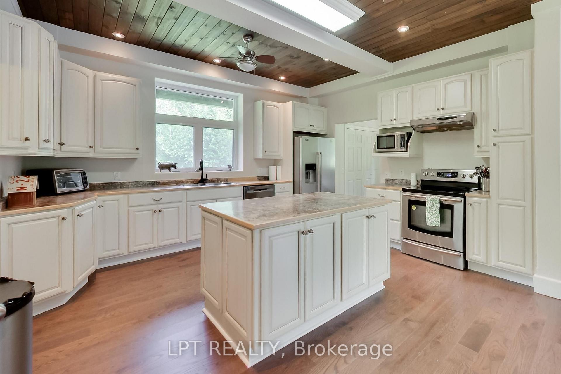 Photo 14 of 1039 Ben Lake Road E, Gravenhurst, Ryde — HOMEH