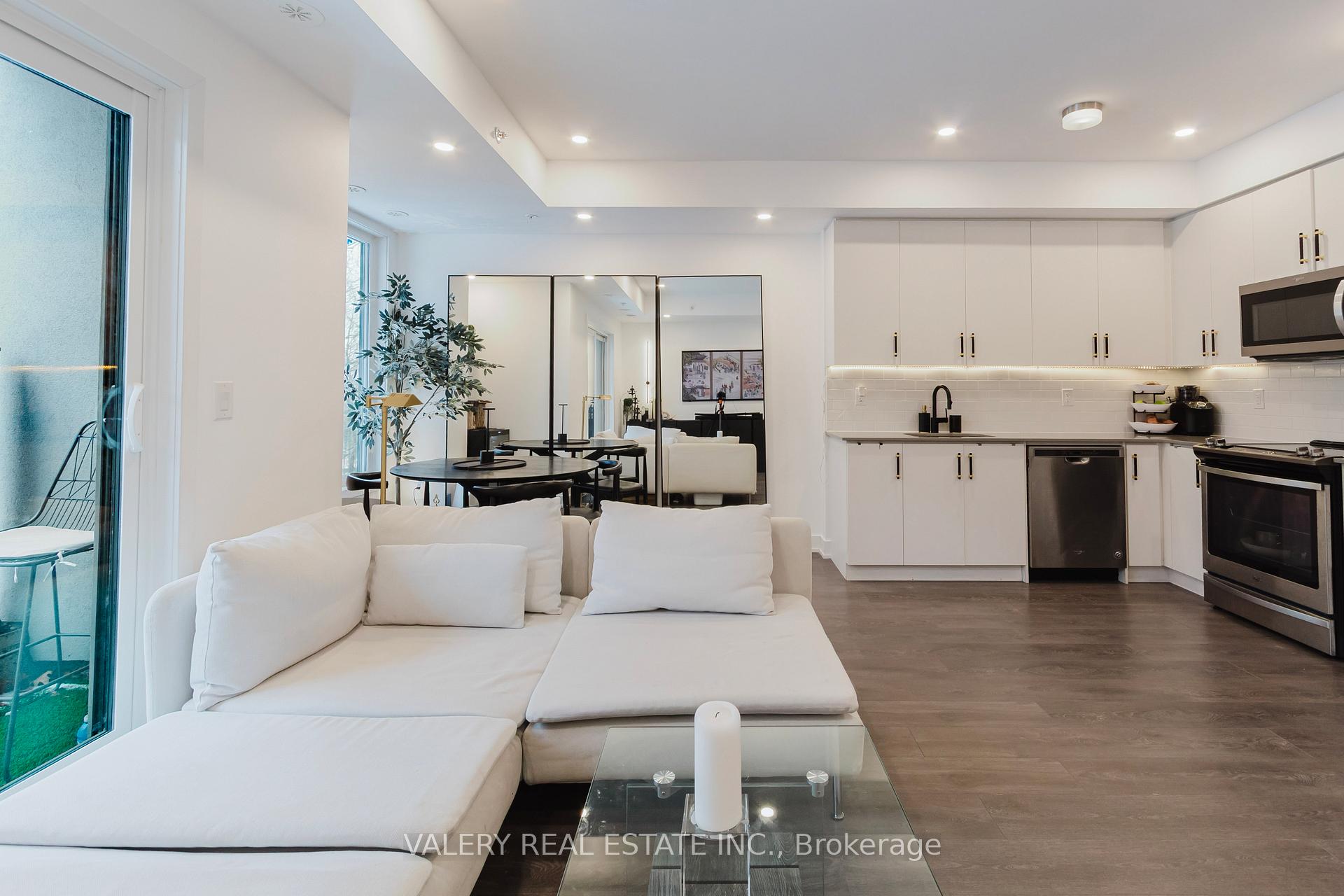 Photo 1 of Unit 16, 3492 Widdicombe Way, Mississauga, Erin Mills — HOMEH