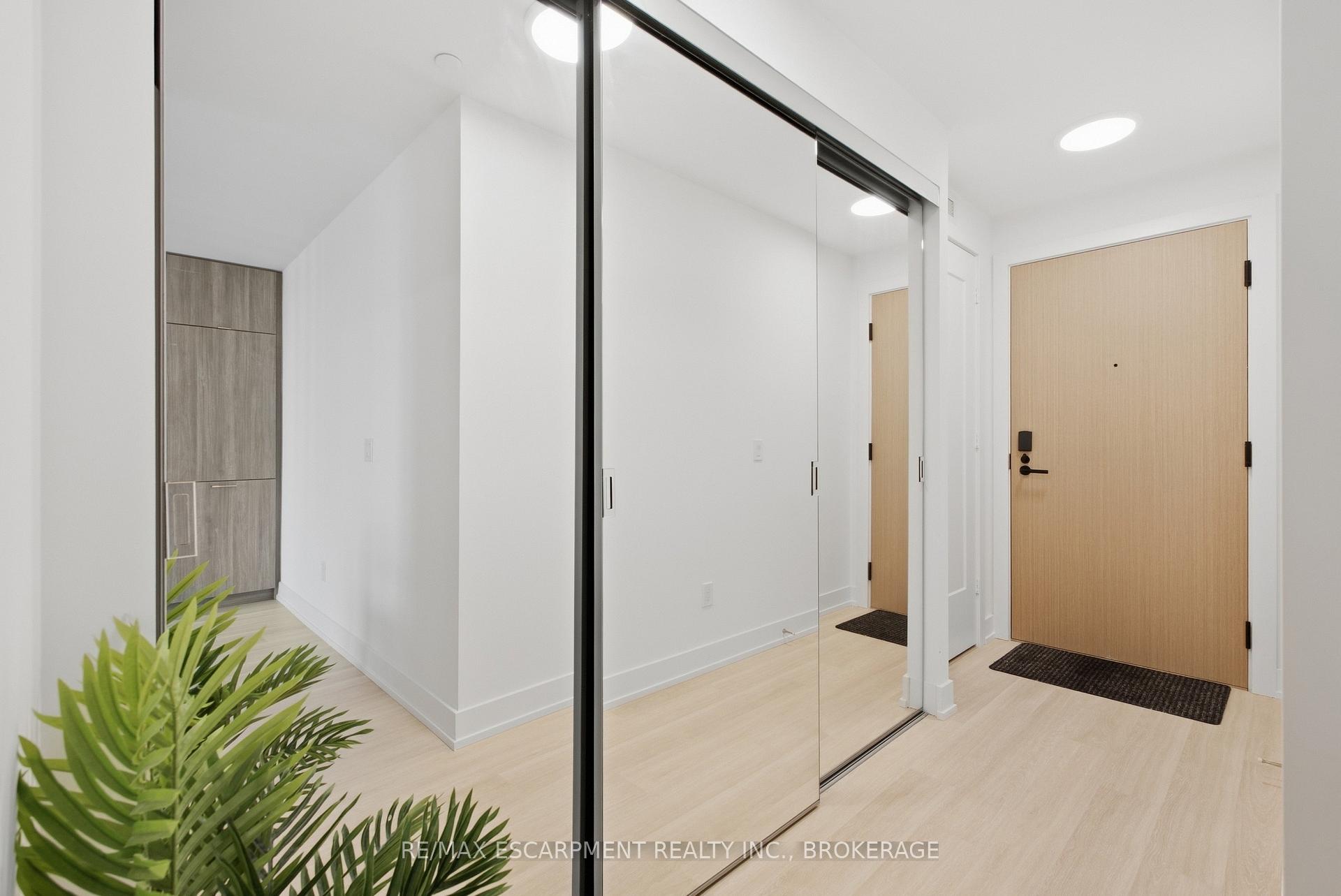 Photo 4 of Unit 2010, 60 Central Park Road Way, Etobicoke, Islington-City Centre West — HOMEH