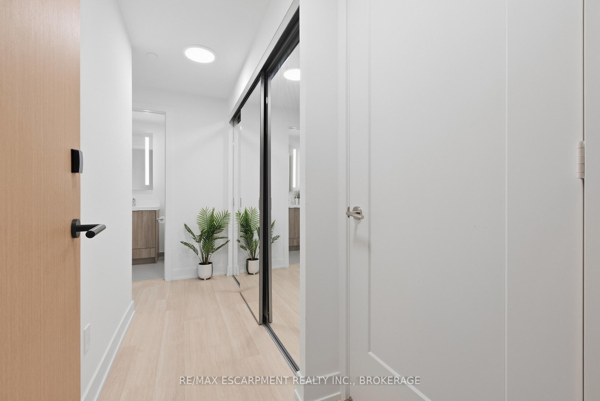Photo 5 of Unit 2010, 60 Central Park Road Way, Etobicoke, Islington-City Centre West — HOMEH