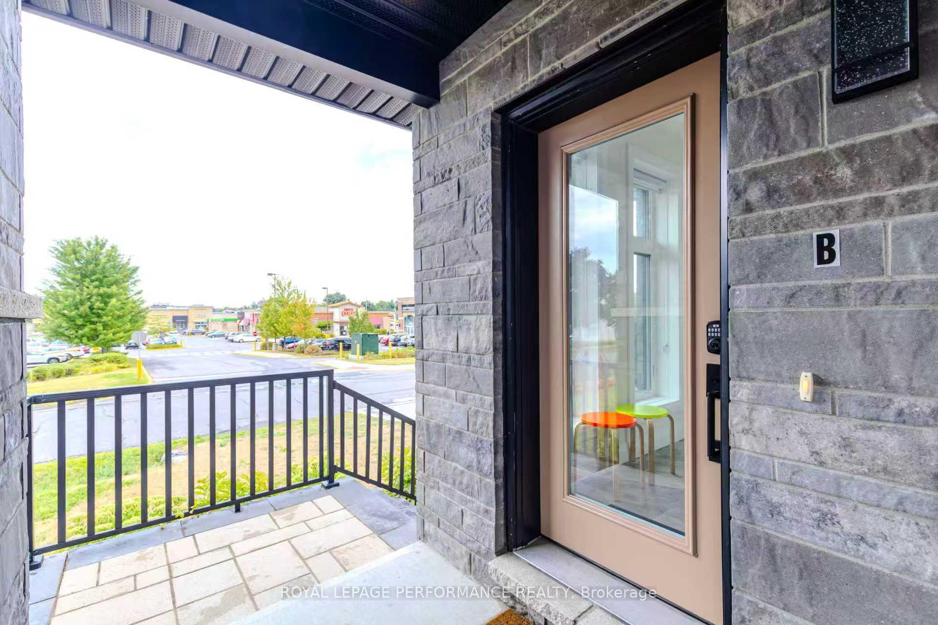 Photo 2 of Unit Unit B, 819 Aaron Avenue, Ottawa, McKellar Heights/Glabar Park — HOMEH