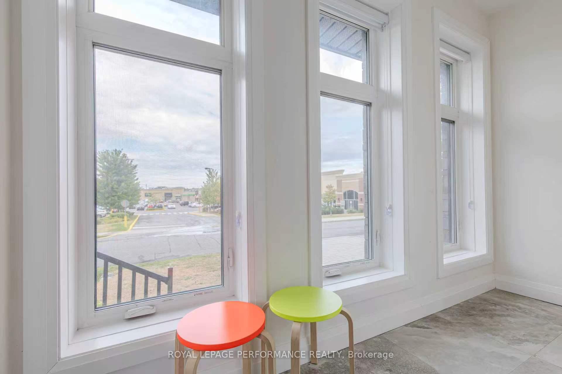 Photo 4 of Unit Unit B, 819 Aaron Avenue, Ottawa, McKellar Heights/Glabar Park — HOMEH