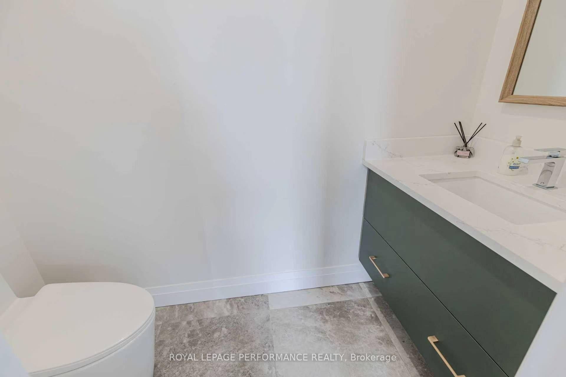 Photo 5 of Unit Unit B, 819 Aaron Avenue, Ottawa, McKellar Heights/Glabar Park — HOMEH