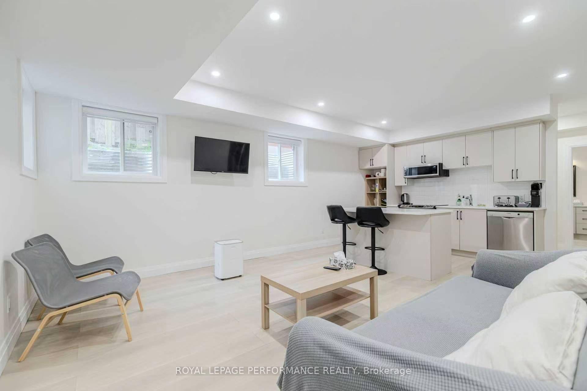 Photo 15 of Unit Unit B, 819 Aaron Avenue, Ottawa, McKellar Heights/Glabar Park — HOMEH