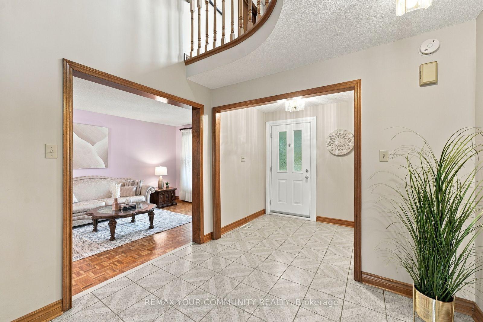 Photo 4 of 49 Trevor Street, Vaughan, East Woodbridge — HOMEH