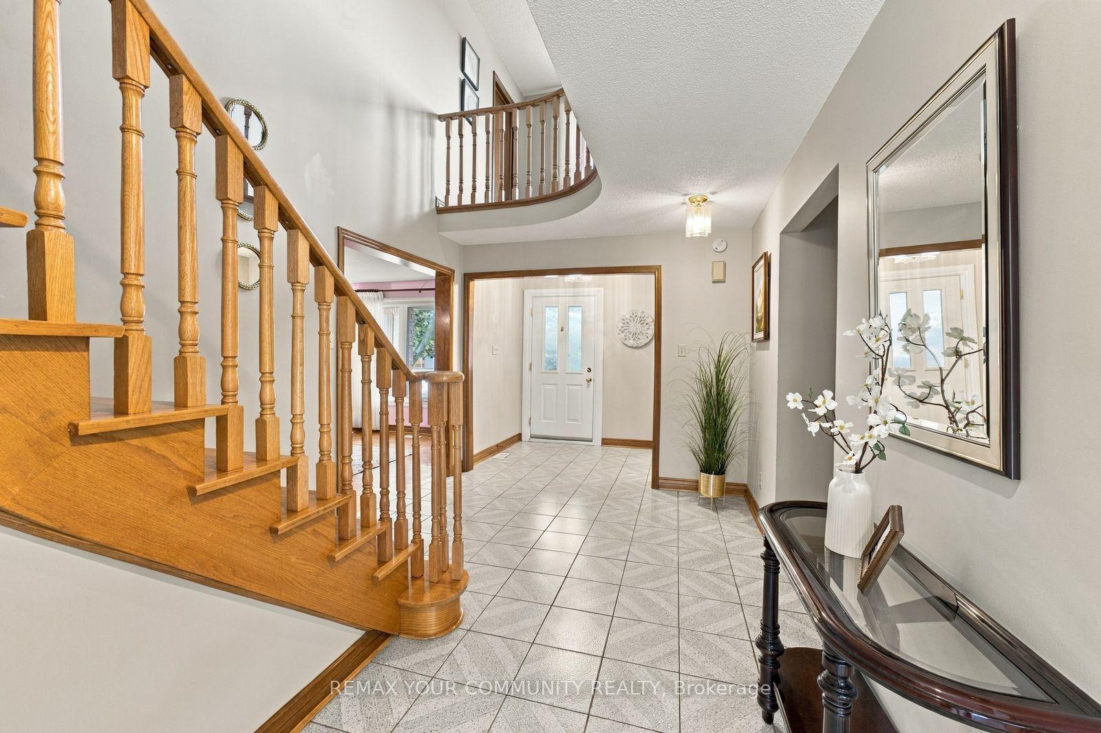 Photo 5 of 49 Trevor Street, Vaughan, East Woodbridge — HOMEH
