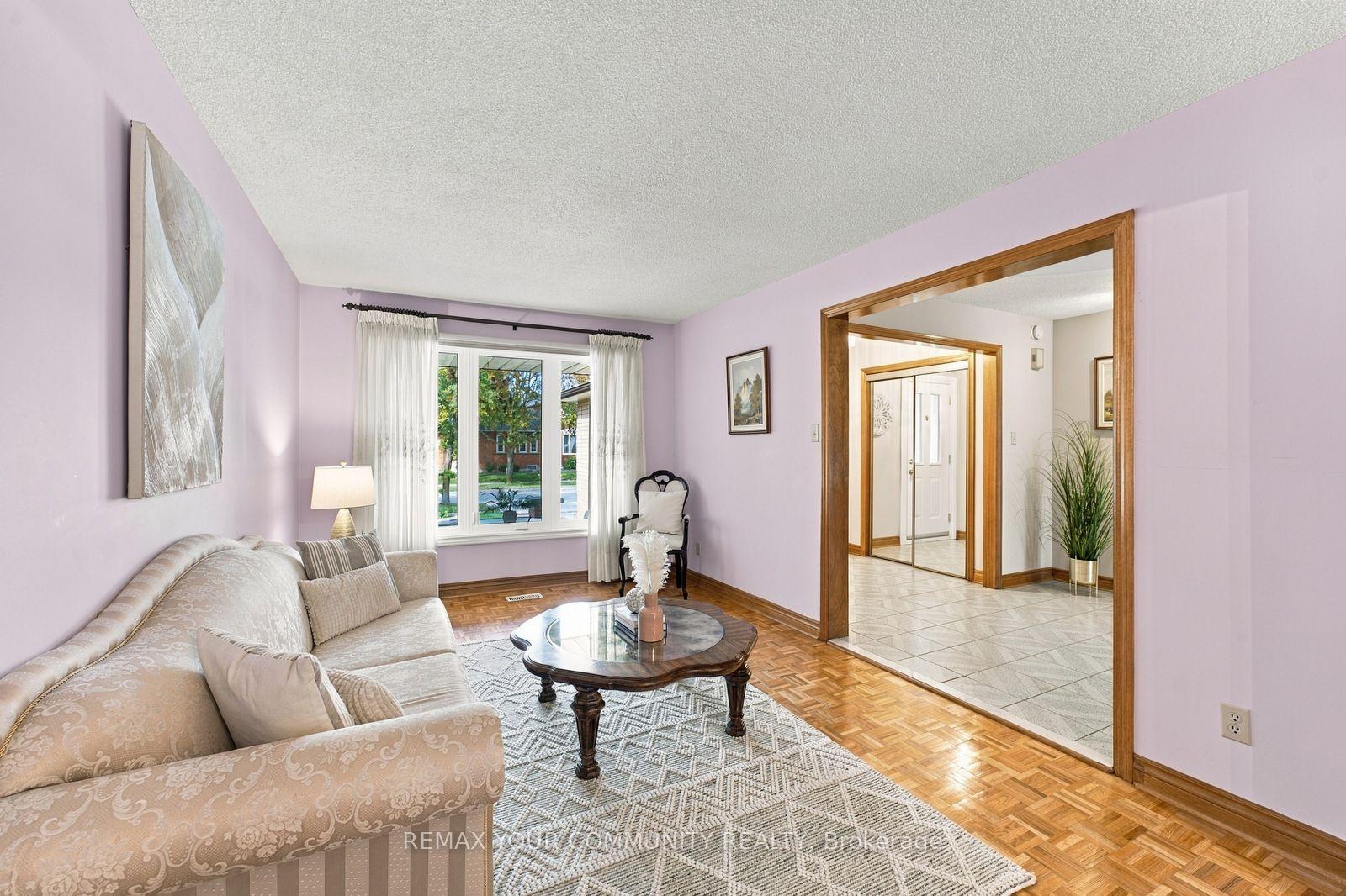 Photo 9 of 49 Trevor Street, Vaughan, East Woodbridge — HOMEH
