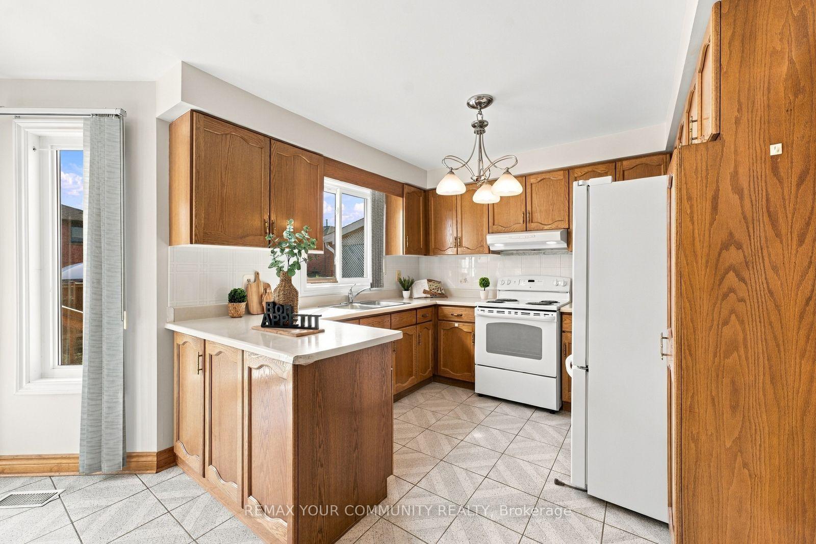 Photo 13 of 49 Trevor Street, Vaughan, East Woodbridge — HOMEH