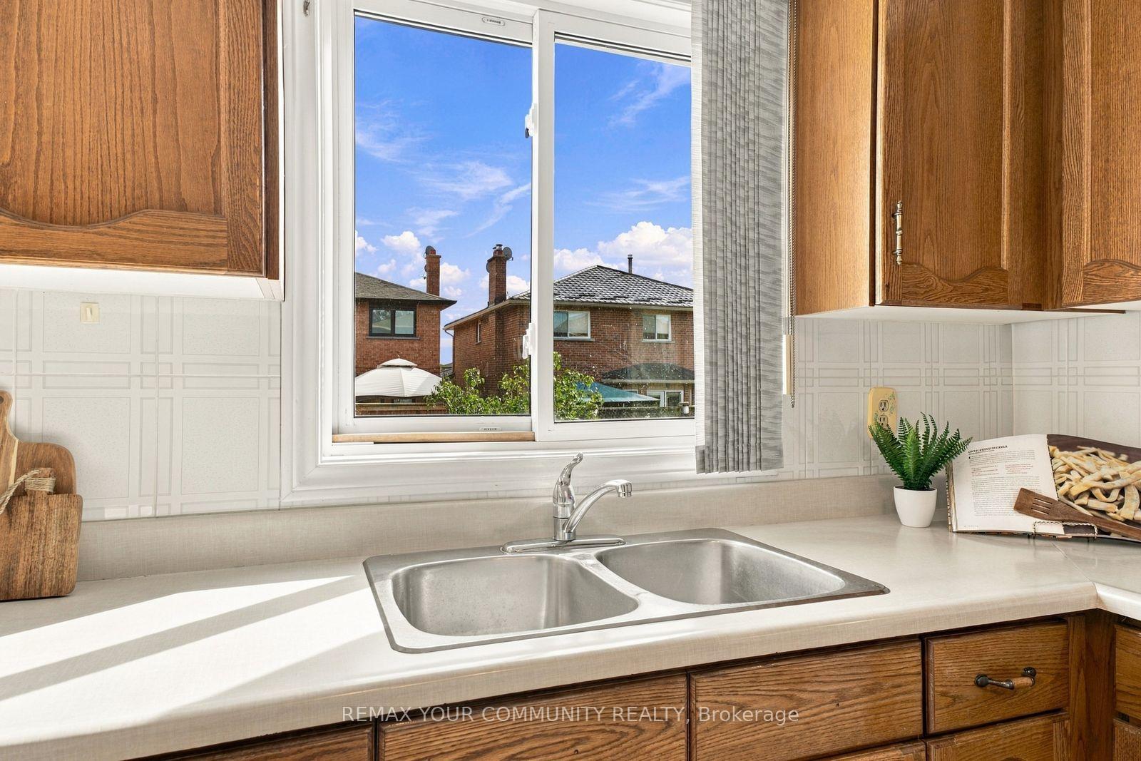 Photo 15 of 49 Trevor Street, Vaughan, East Woodbridge — HOMEH