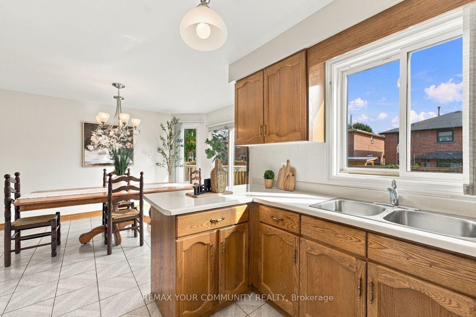 Photo 17 of 49 Trevor Street, Vaughan, East Woodbridge — HOMEH