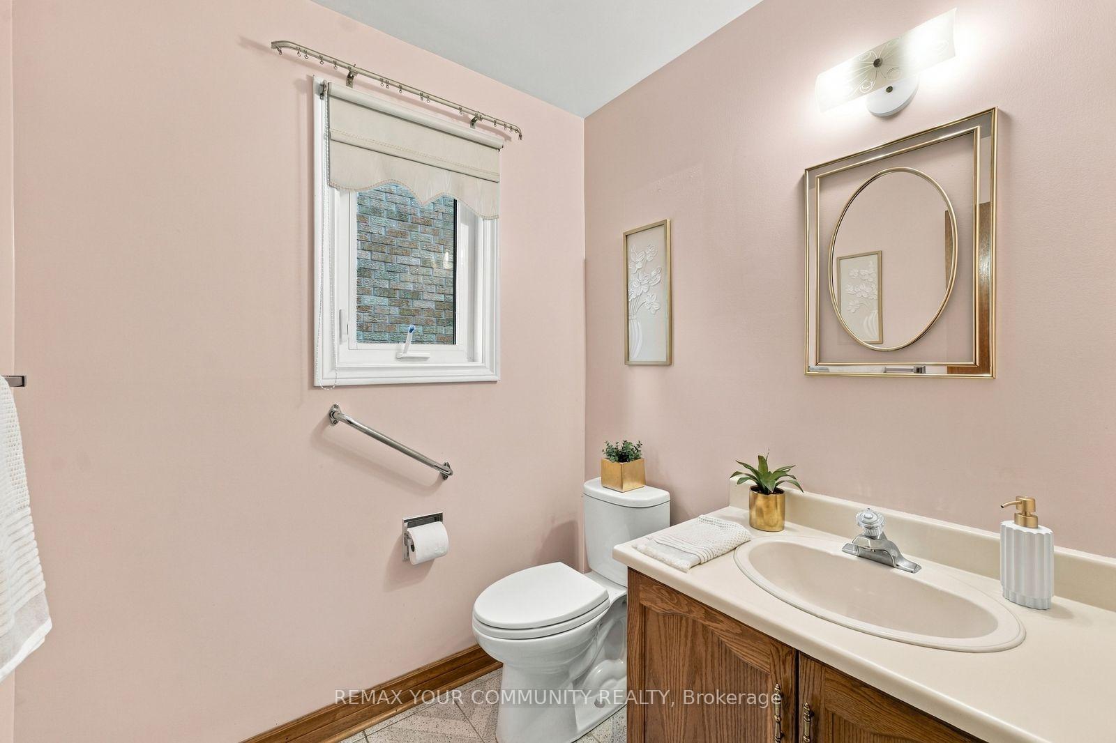 Photo 23 of 49 Trevor Street, Vaughan, East Woodbridge — HOMEH