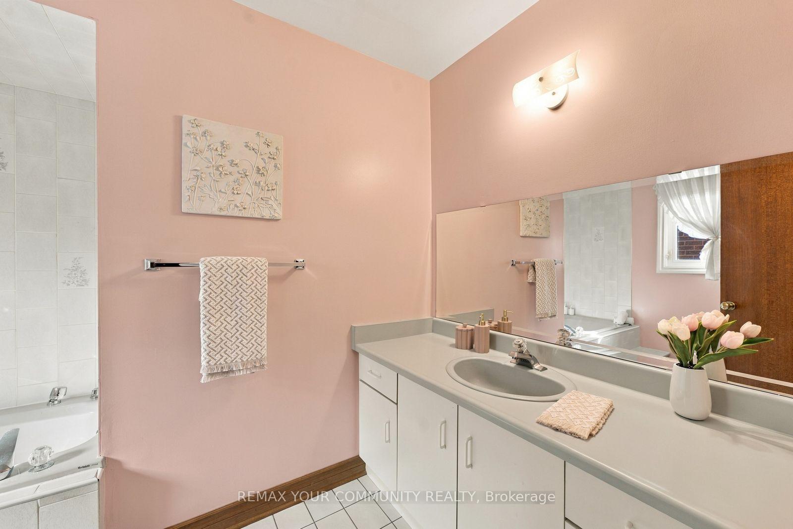 Photo 31 of 49 Trevor Street, Vaughan, East Woodbridge — HOMEH