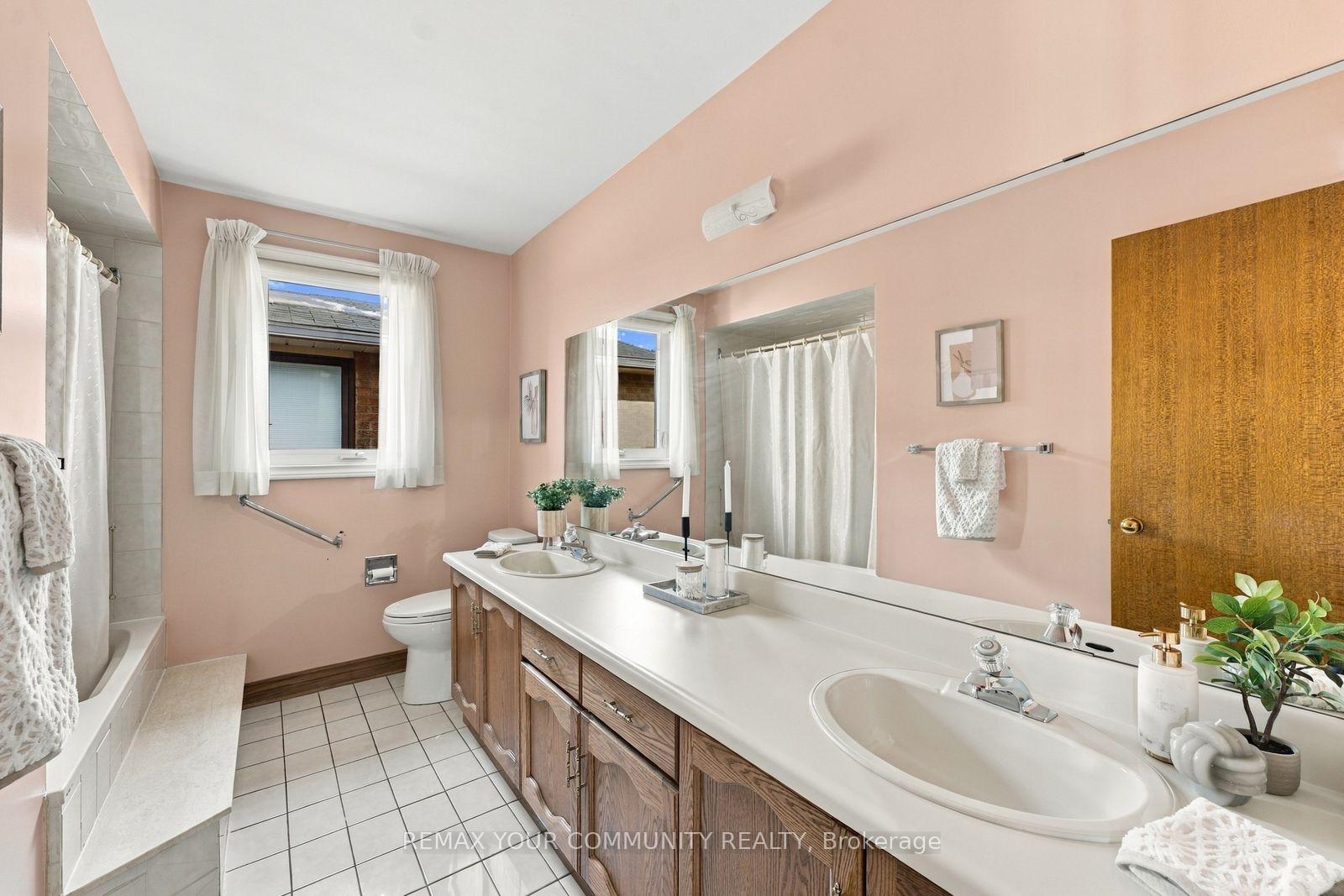 Photo 36 of 49 Trevor Street, Vaughan, East Woodbridge — HOMEH