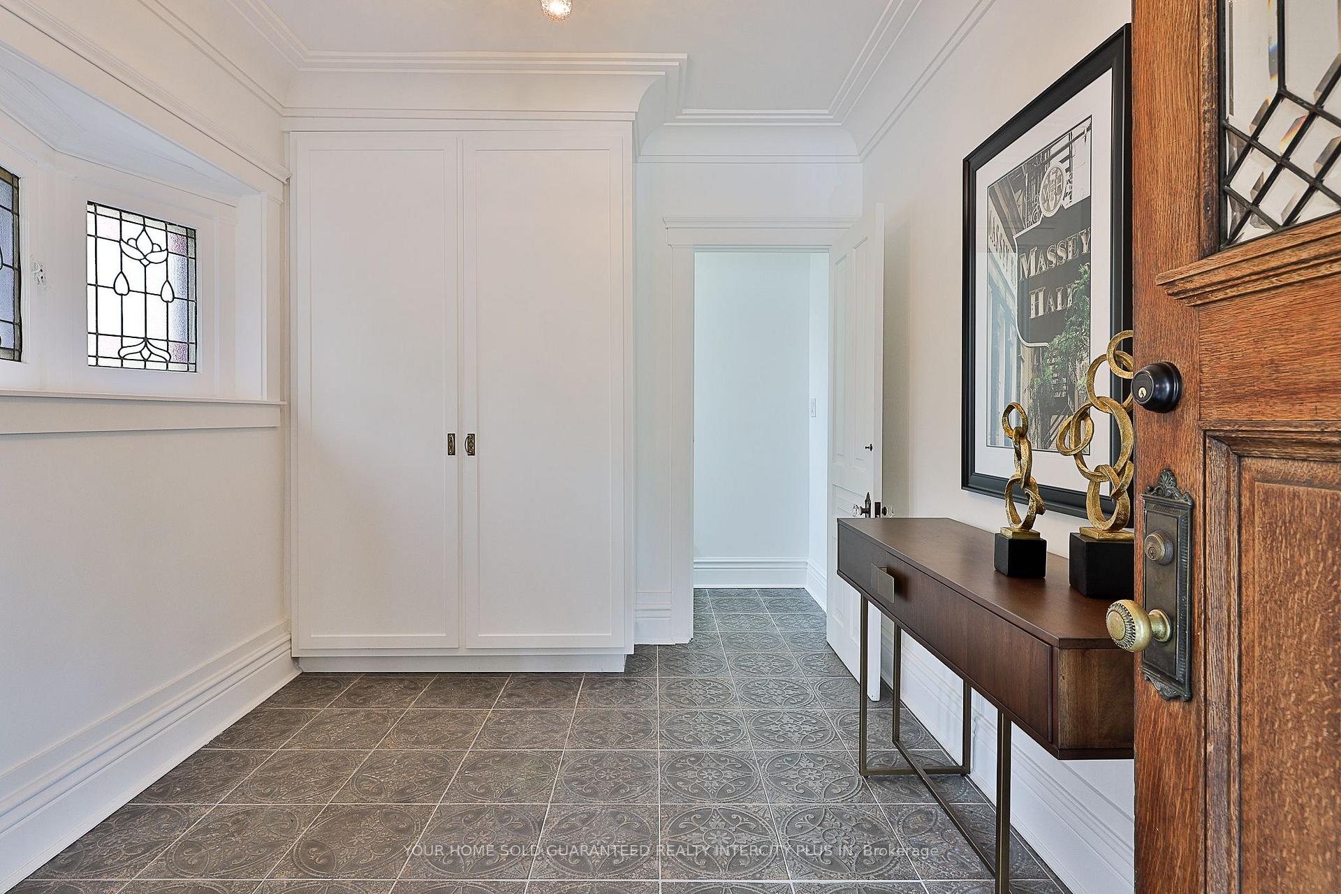 Photo 2 of 262 Roncesvalles Avenue, Toronto, High Park-Swansea — HOMEH