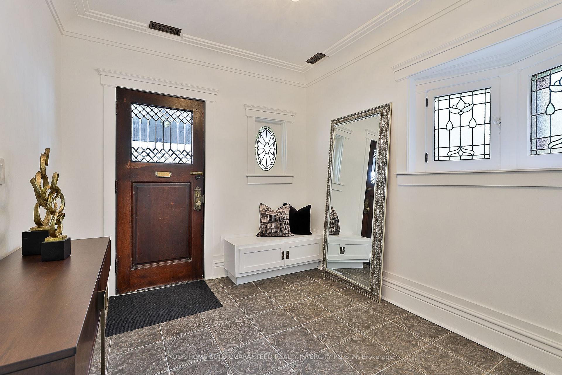 Photo 3 of 262 Roncesvalles Avenue, Toronto, High Park-Swansea — HOMEH