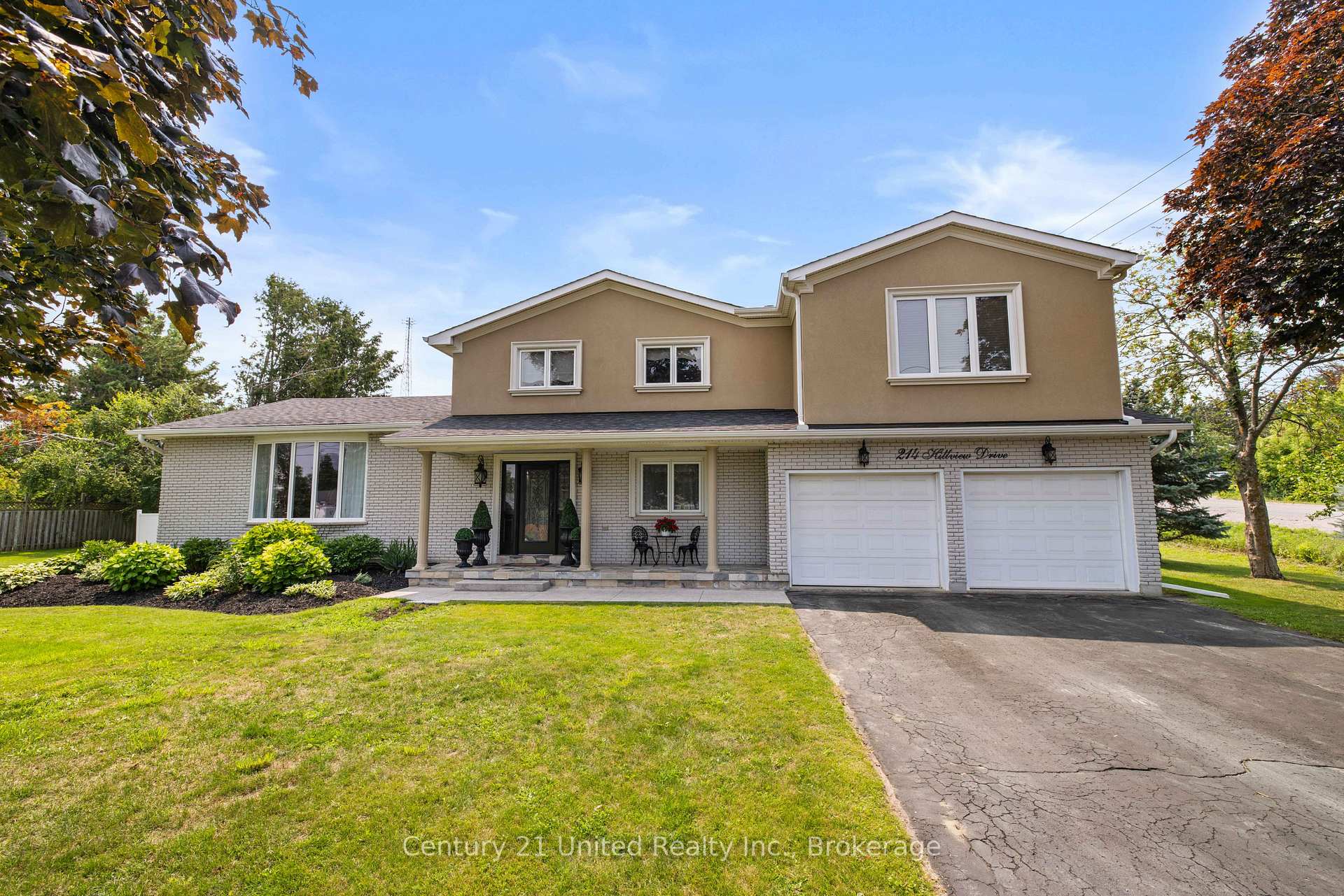 Photo 2 of 214 Hillview Drive, Peterborough, Northcrest Ward 5 — HOMEH