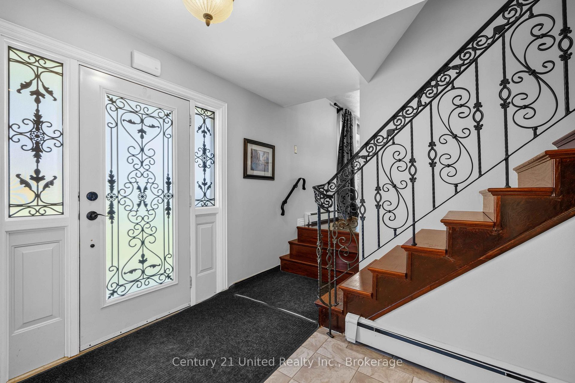 Photo 3 of 214 Hillview Drive, Peterborough, Northcrest Ward 5 — HOMEH
